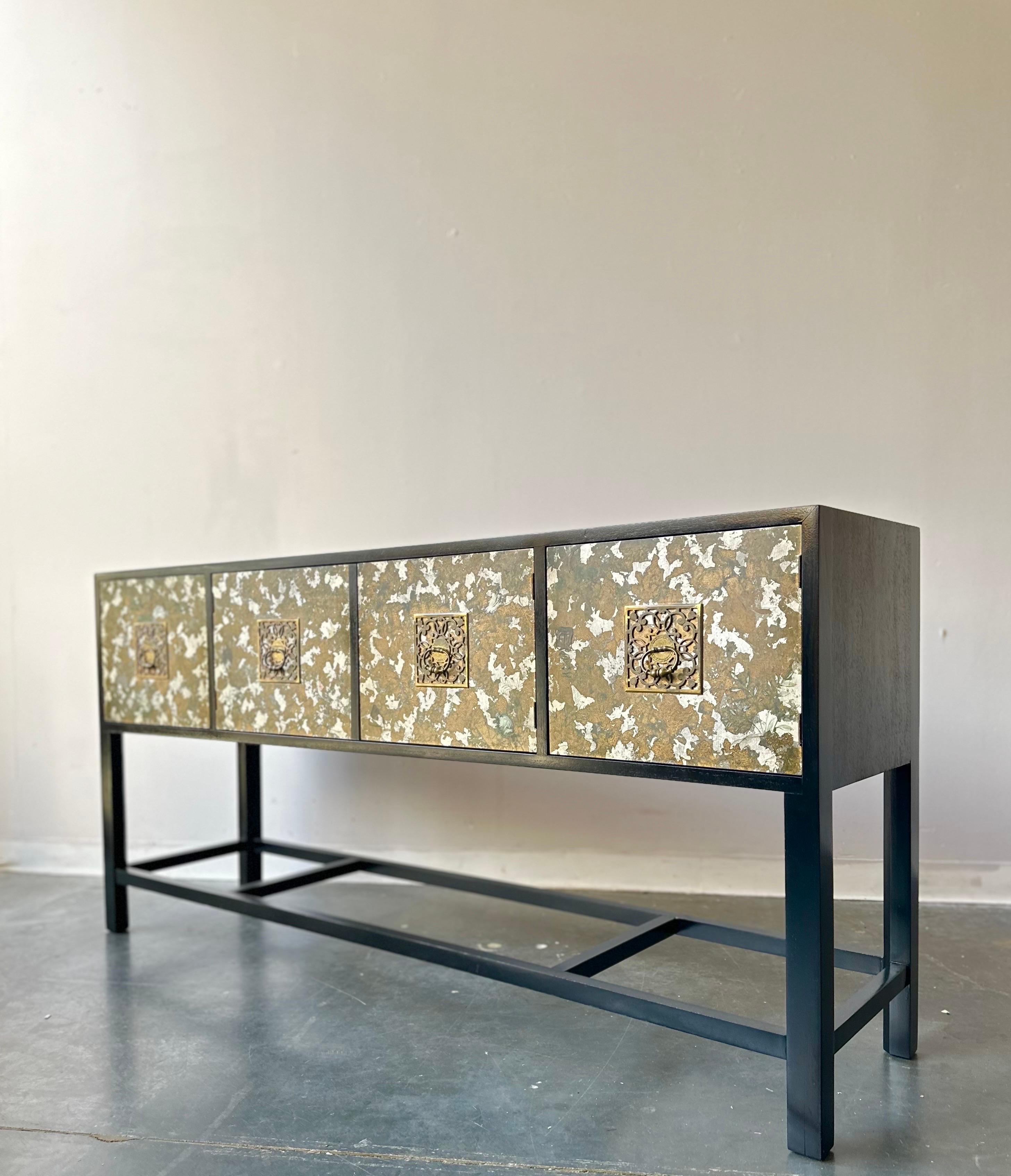Americano Credenza in stile Hollywood Regency in ebano e foglia d'oro in argento di Renzo Rutili in vendita