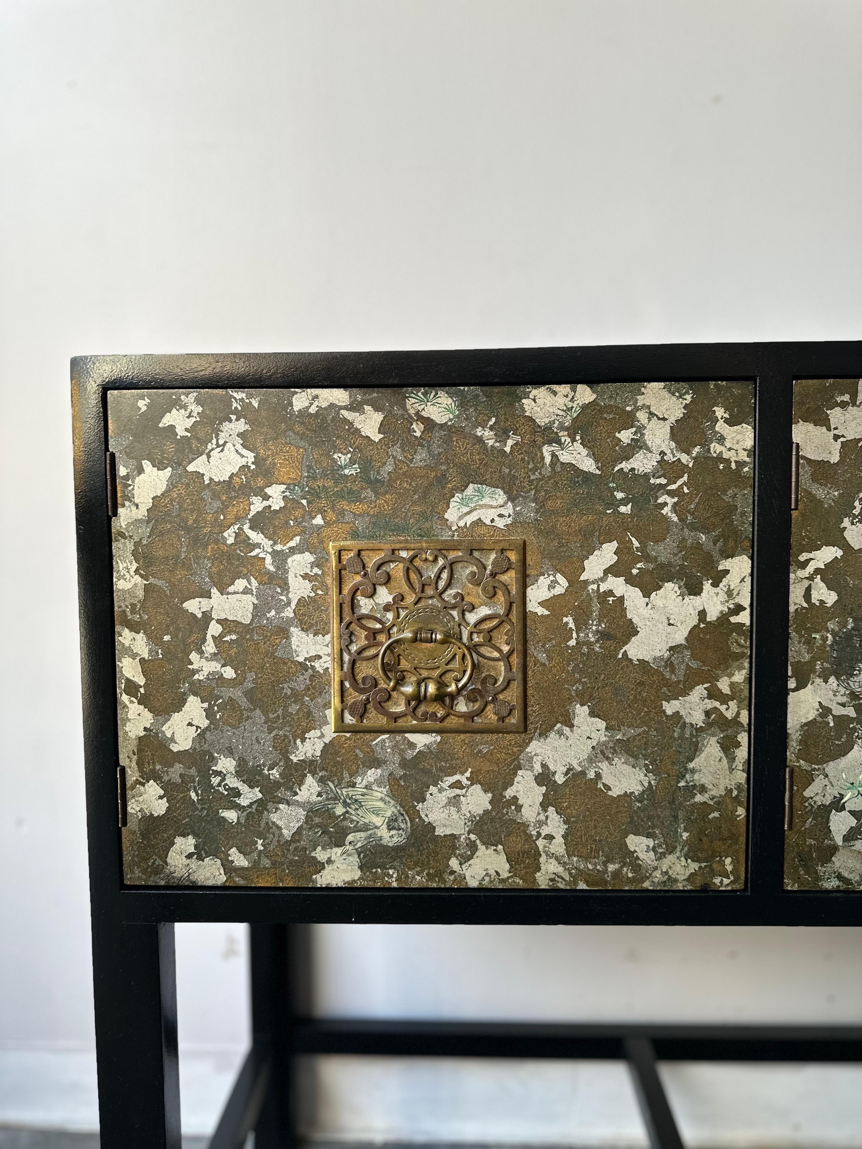 Noce Credenza in stile Hollywood Regency in ebano e foglia d'oro in argento di Renzo Rutili in vendita