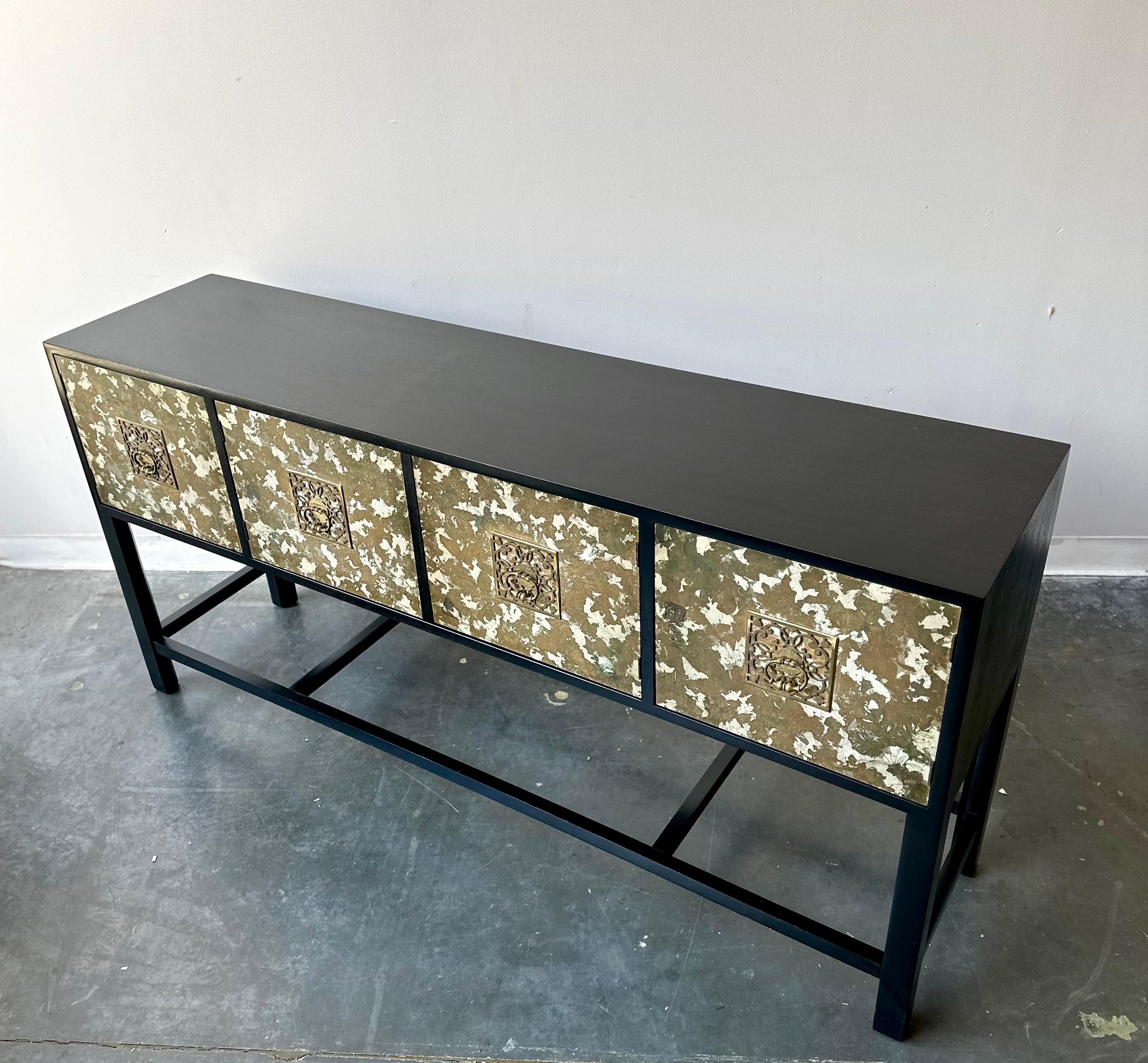 Credenza in stile Hollywood Regency in ebano e foglia d'oro in argento di Renzo Rutili in vendita 2