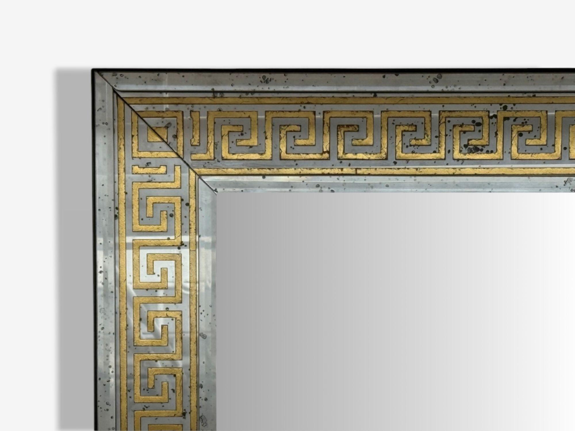 Américain Miroirs muraux de style régence hollywoodienne, en verre gravé et doré, à clé grecque, États-Unis, 21e s. en vente