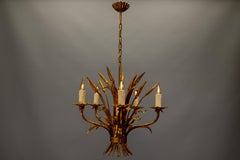 Lámpara de araña de cinco luces de metal dorado estilo Hollywood Regency, ca. 1970