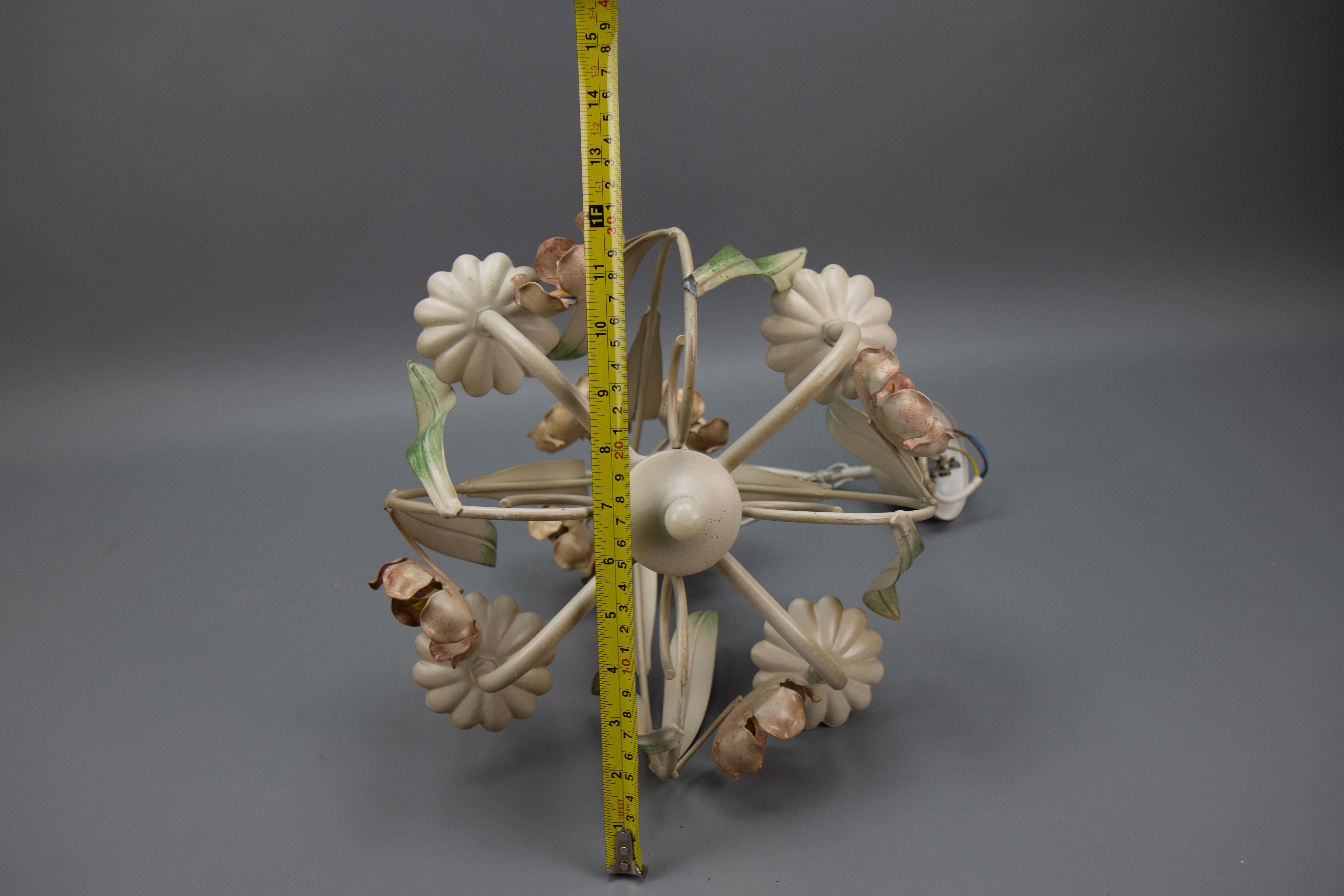 Lampadario a quattro luci in metallo dipinto a fiori in stile Hollywood Regency, Francia in vendita 11