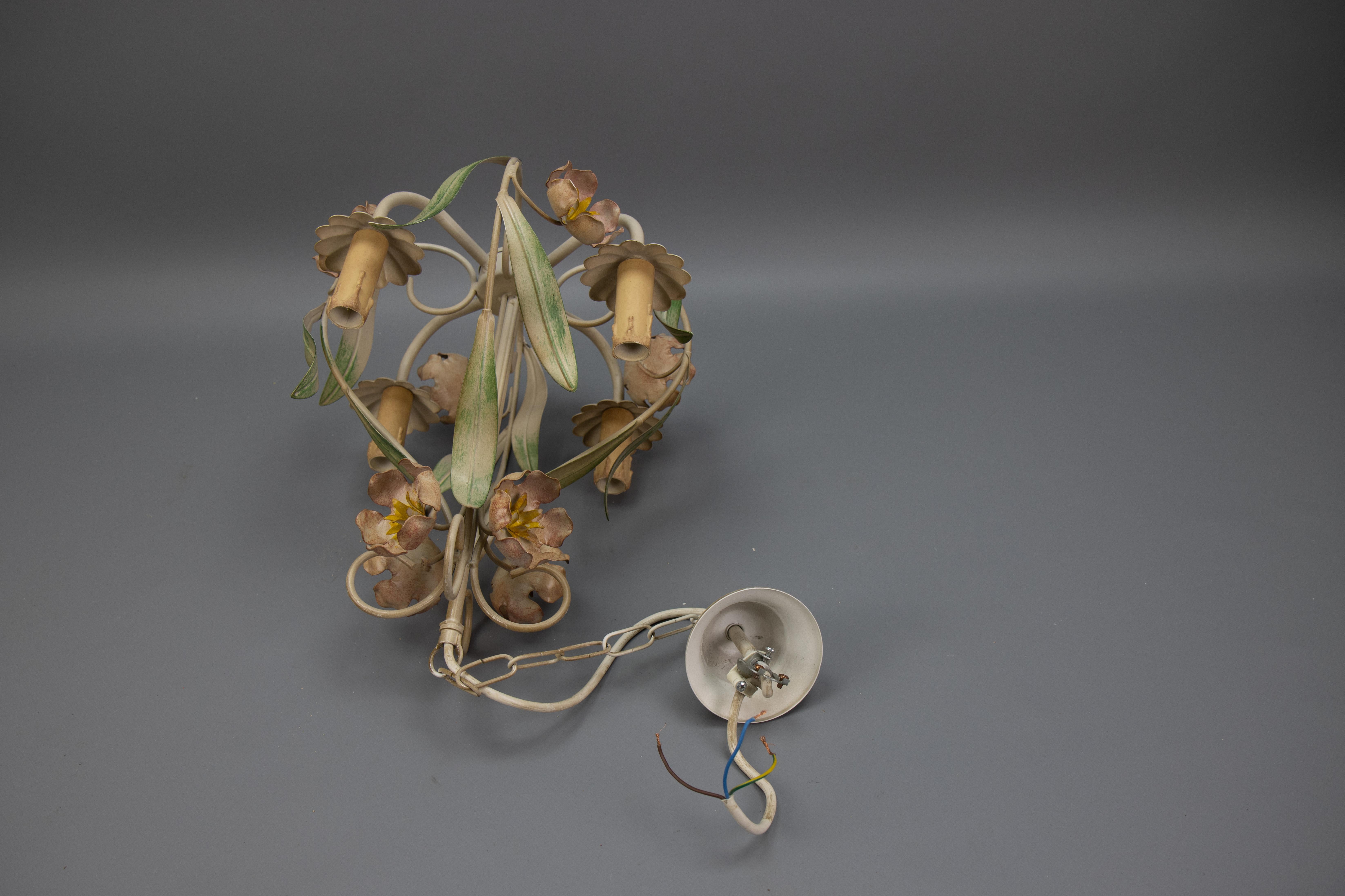 Lampadario a quattro luci in metallo dipinto a fiori in stile Hollywood Regency, Francia in vendita 12