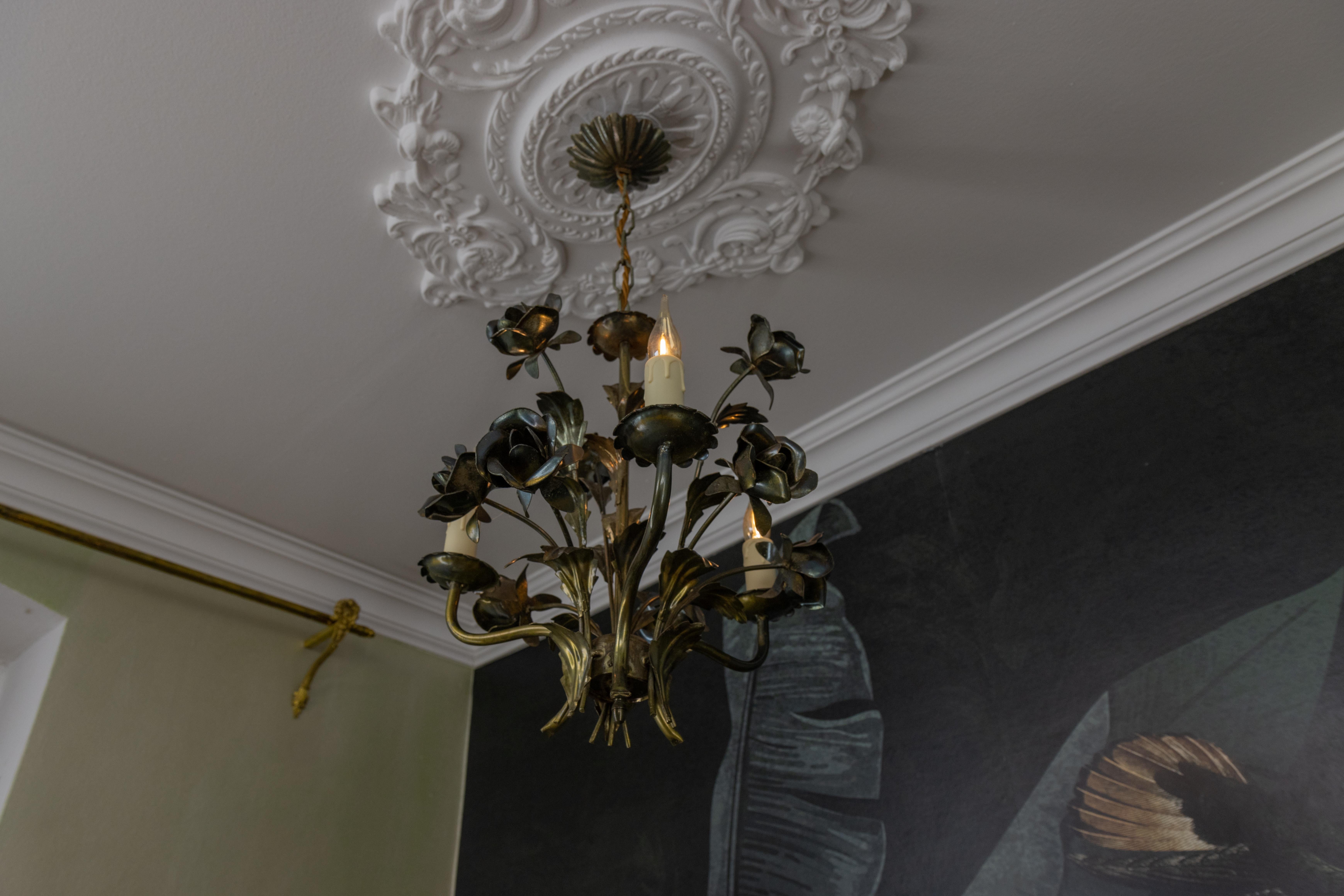 Lampadario a tre luci floreale in stile Hollywood Regency, Francia, anni '70 In condizioni buone in vendita a Barntrup, DE