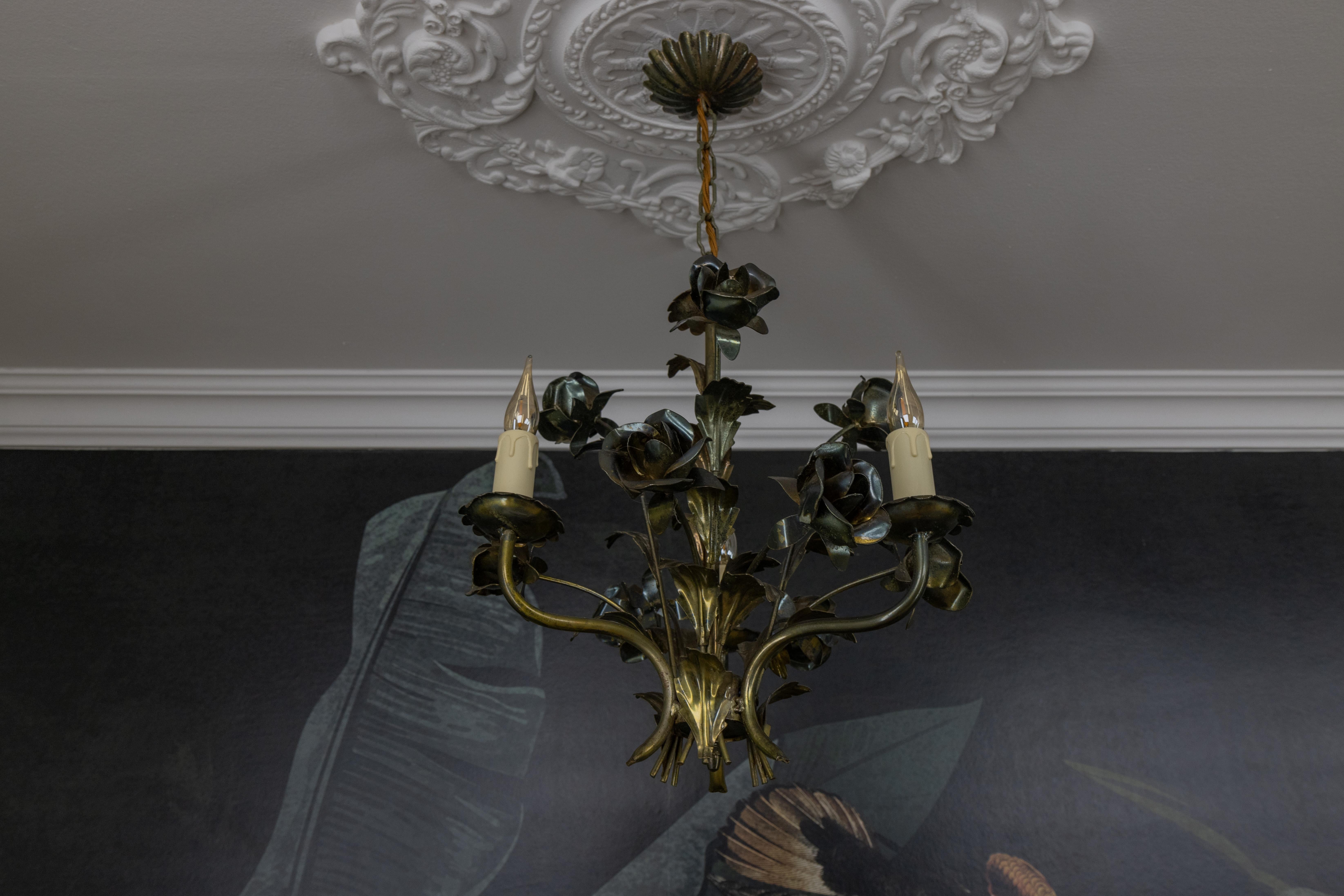 Metallo Lampadario a tre luci floreale in stile Hollywood Regency, Francia, anni '70 in vendita