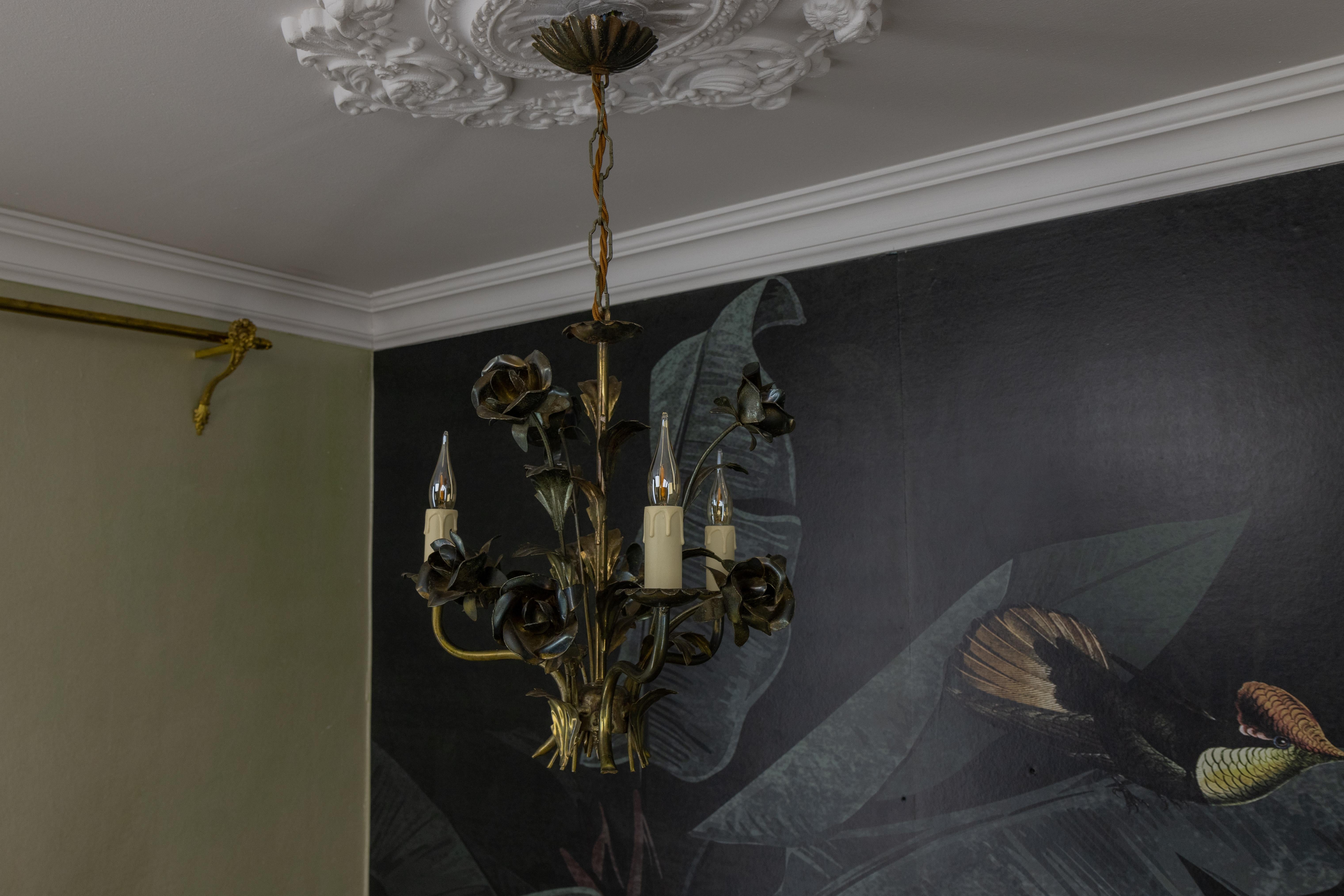 Lampadario a tre luci floreale in stile Hollywood Regency, Francia, anni '70 in vendita 1