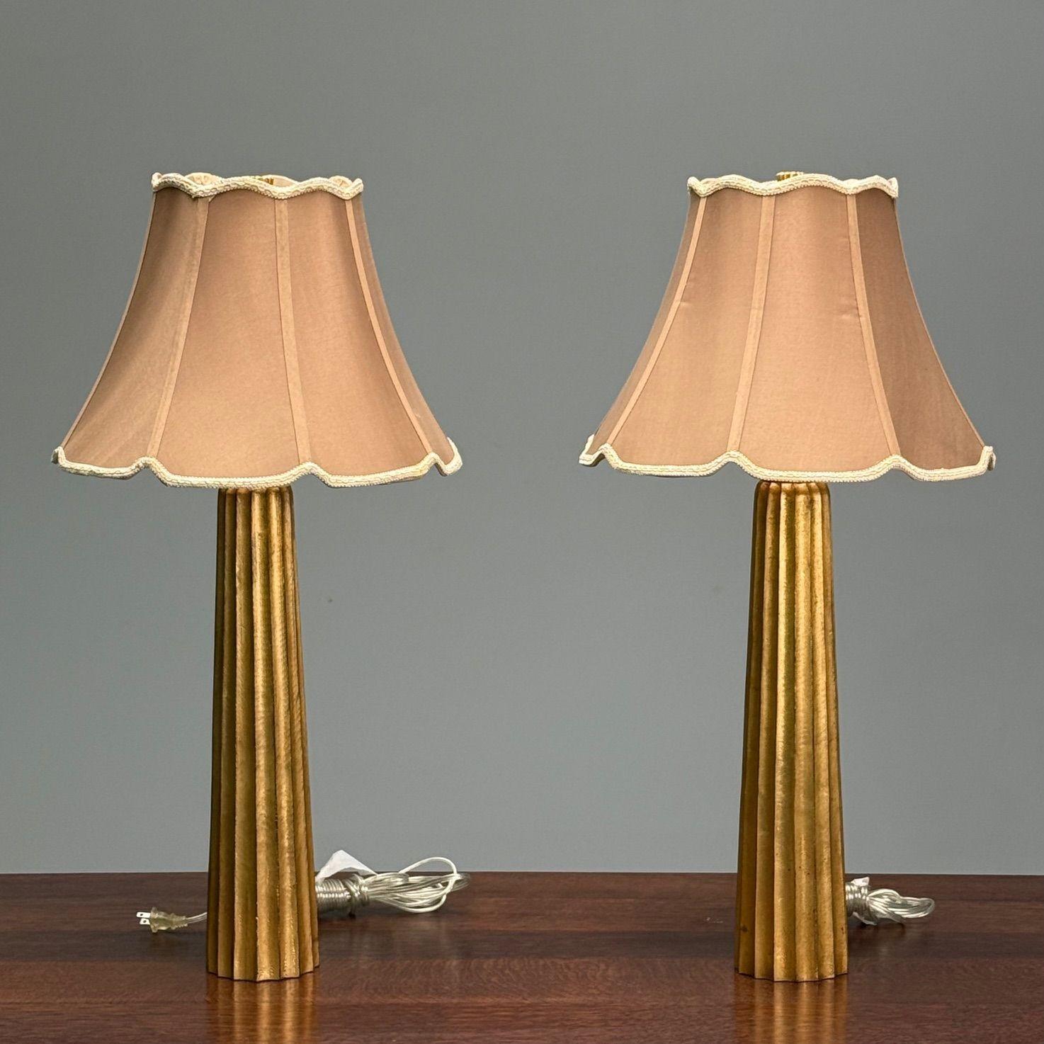 Lampes de table cannelées de style Hollywood Regency, métal doré, soie, États-Unis, 21e siècle Bon état - En vente à Manhasset, NY