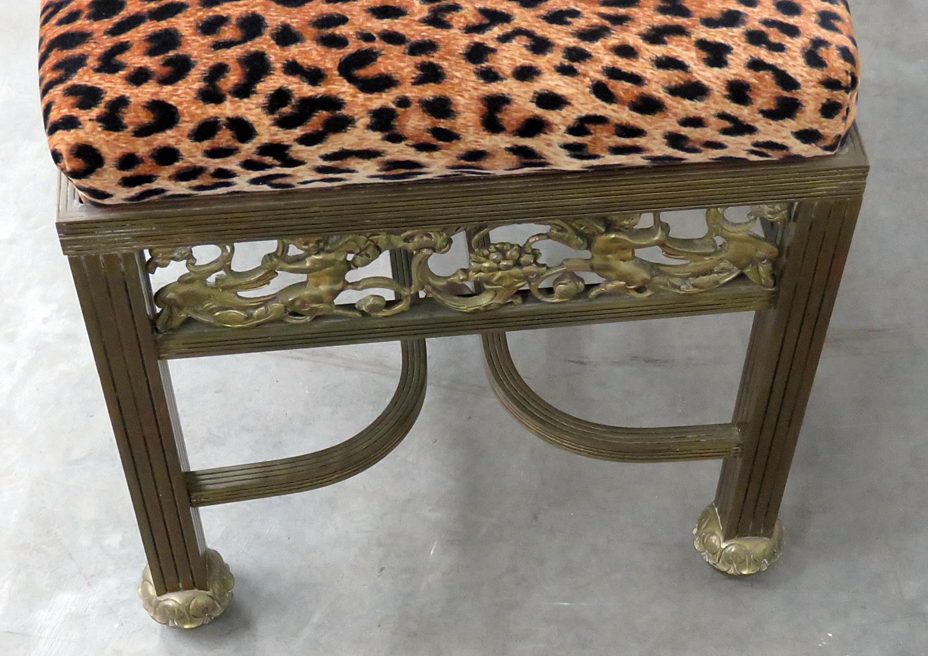 Cast Griffin French Regency Leopard Upholstered Foot Stool C1900 im Zustand „Gut“ in Swedesboro, NJ