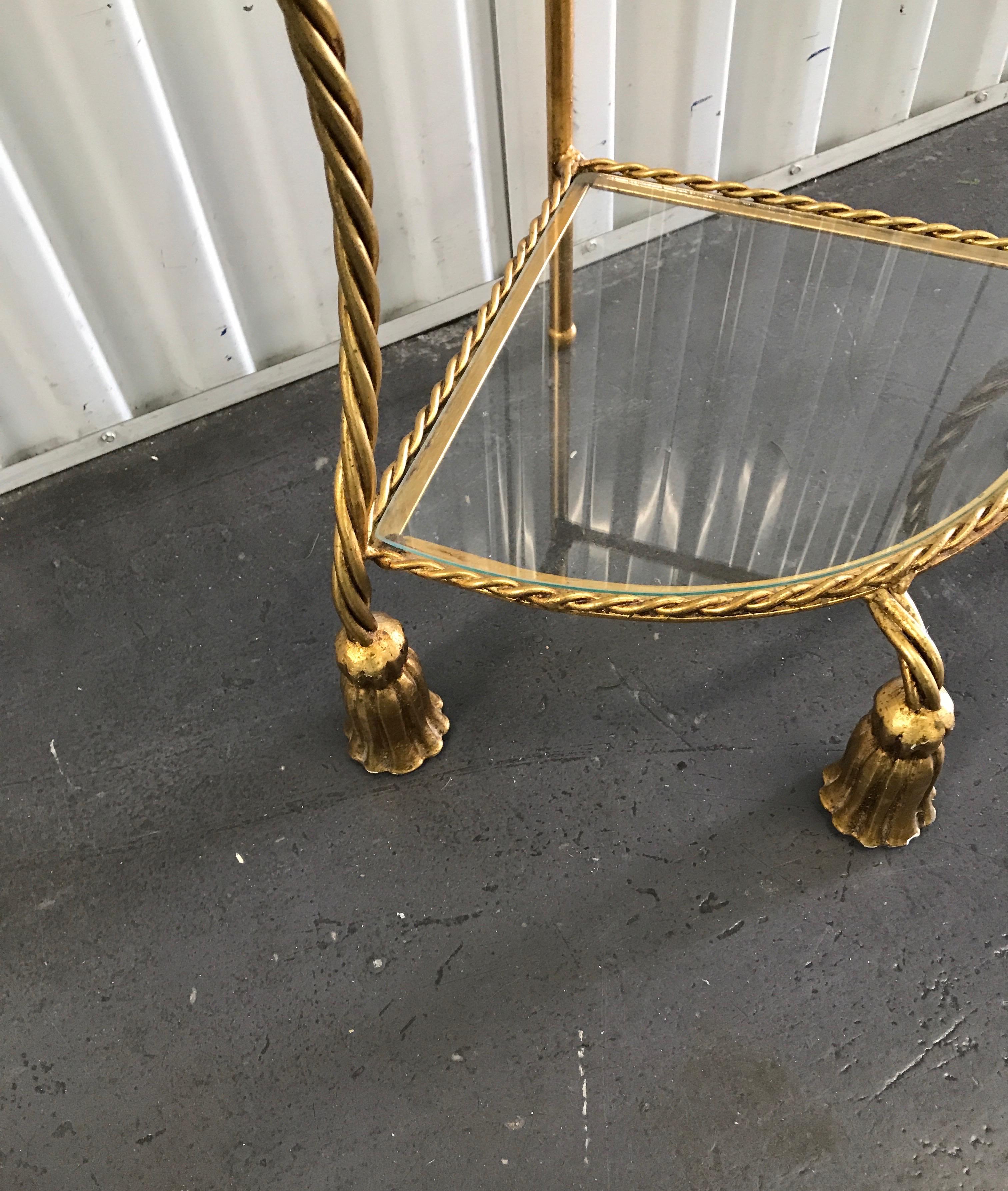 Hollywood Regency Style Gilded Corner Étagère In Good Condition In West Palm Beach, FL