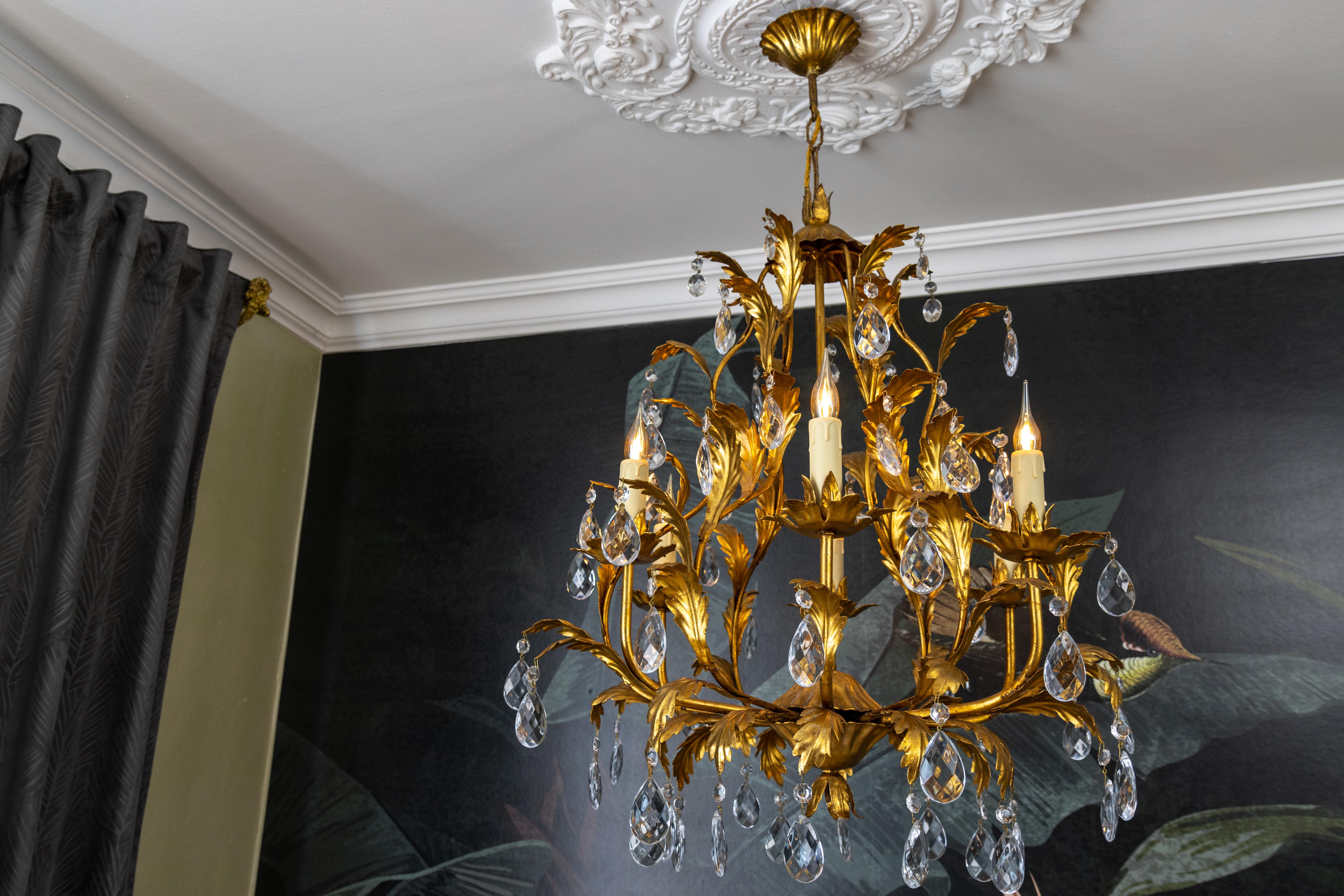Late 20th Century Hollywood Regency Style Gilt Metal and Crystal Glass Six-Light Chandelier, Italy For Sale