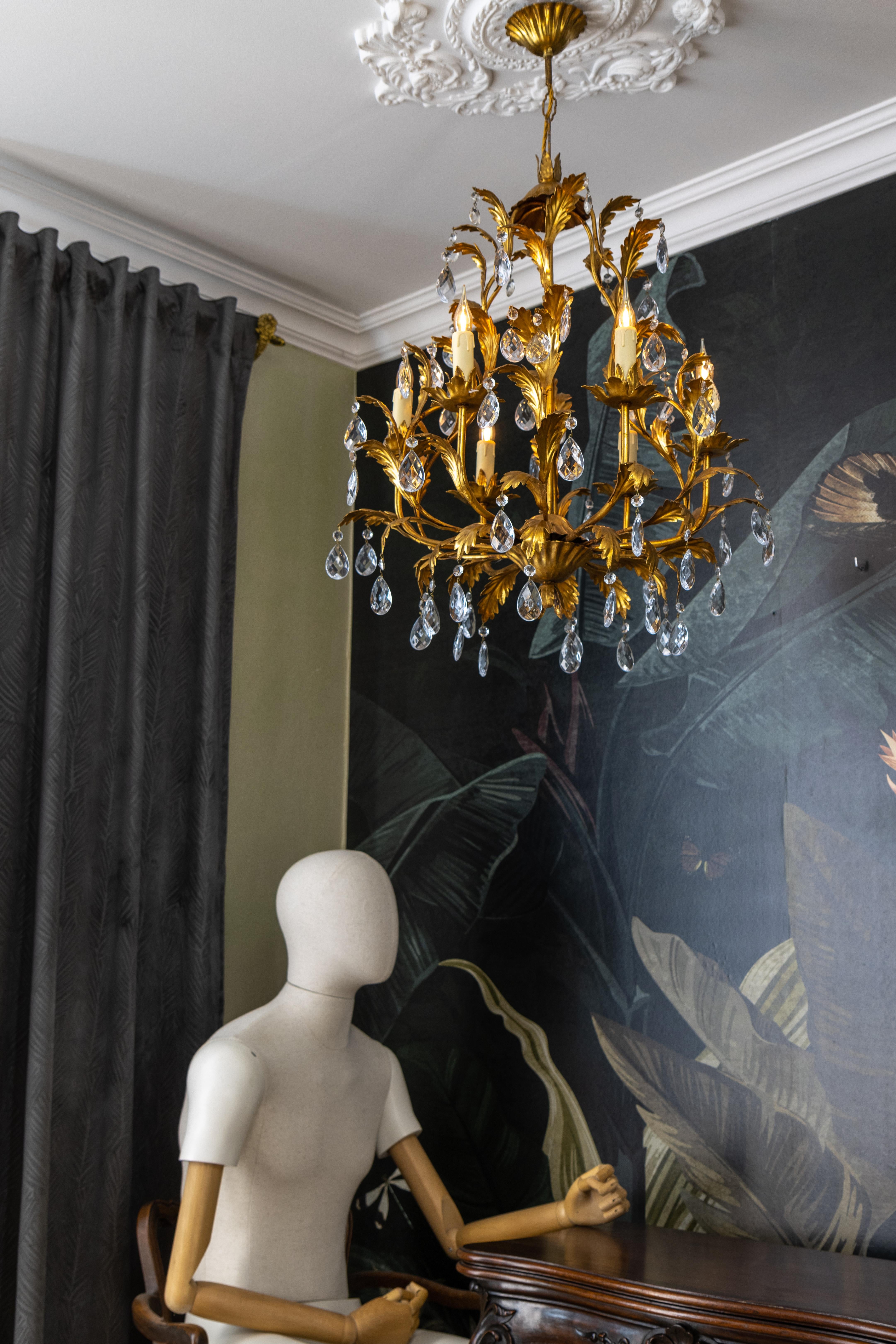 Hollywood Regency Style Gilt Metal and Crystal Glass Six-Light Chandelier, Italy For Sale 2