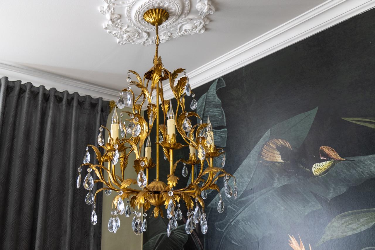 Hollywood Regency Style Gilt Metal and Crystal Glass Six-Light Chandelier, Italy For Sale 4