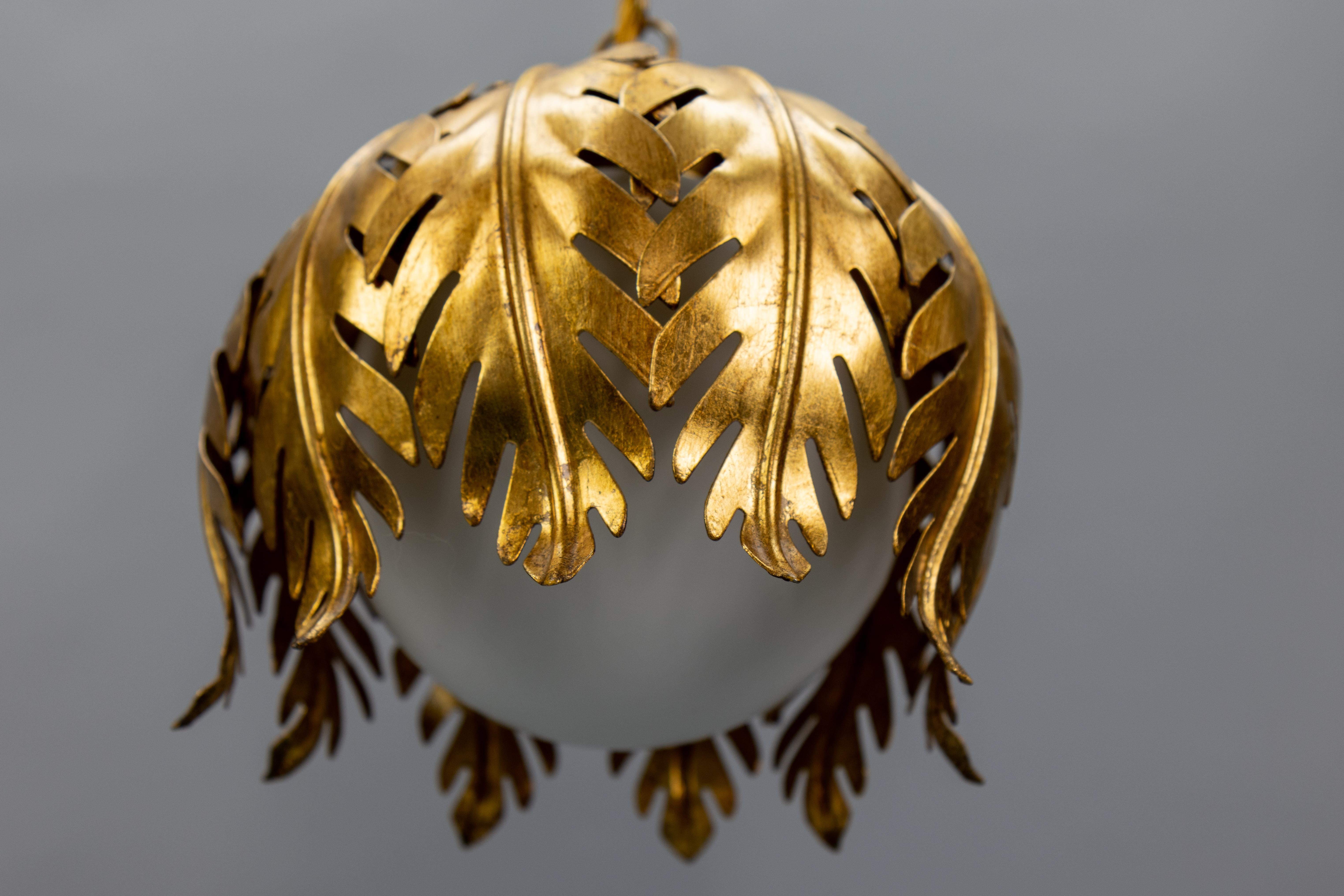 Hollywood Regency Style Gilt Metal and White Glass Floral Leaf Pendant Light In Good Condition For Sale In Barntrup, DE