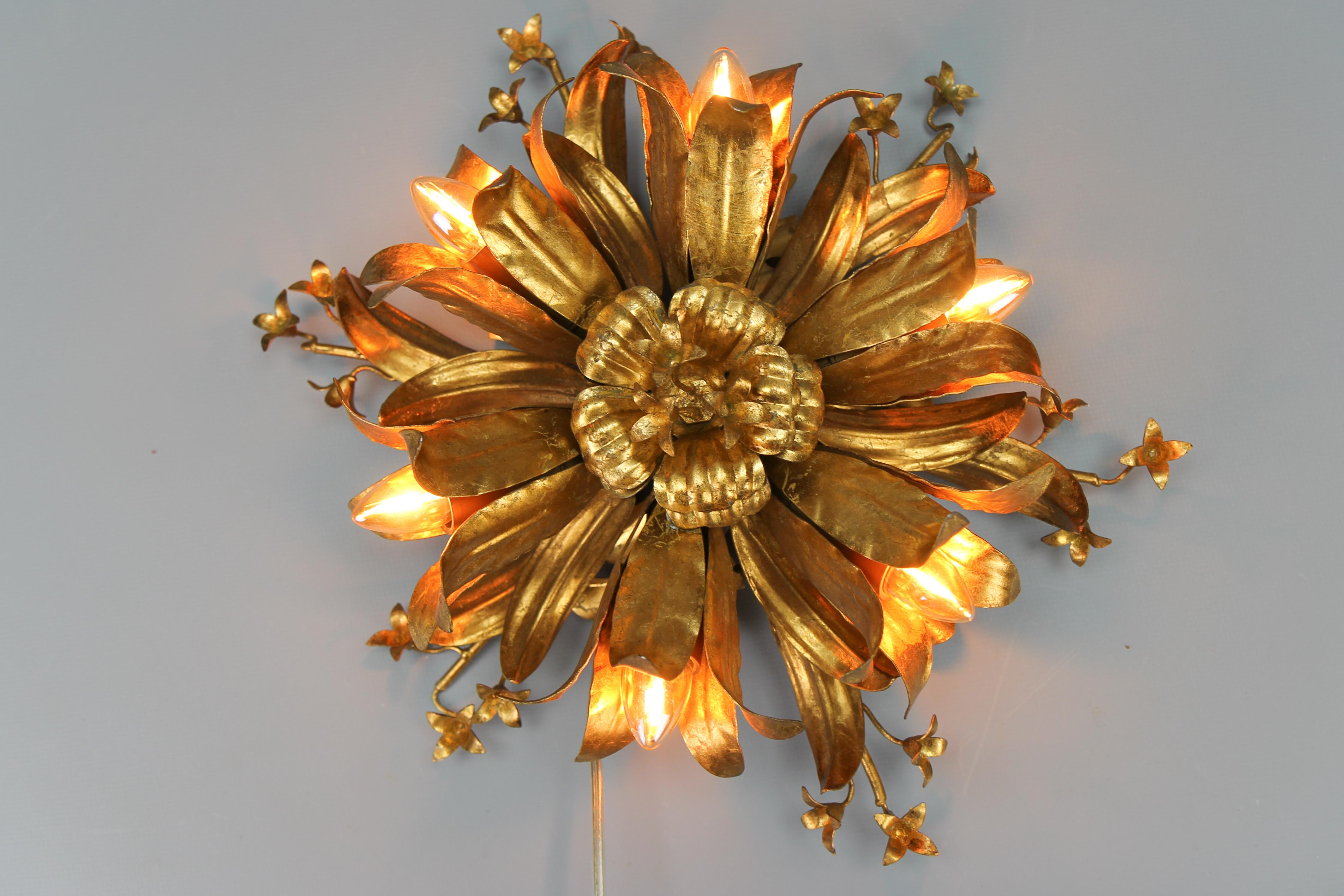 Hollywood Regency Style Gilt Metal Floral Six-Light Lamp by Hans Kögl In Good Condition For Sale In Barntrup, DE