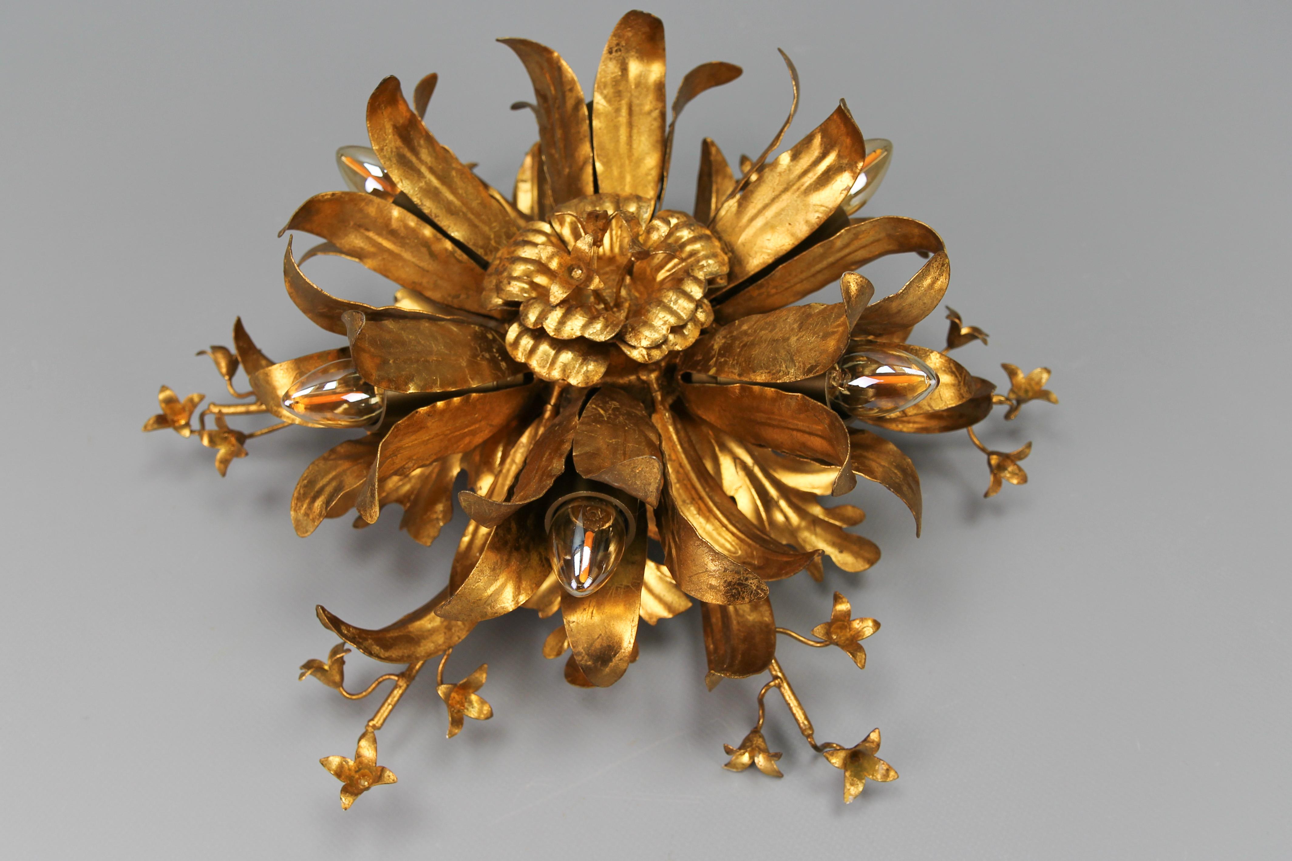 Lampe à six lumières en métal doré de style Hollywood Regency par Hans Kögl en vente 1