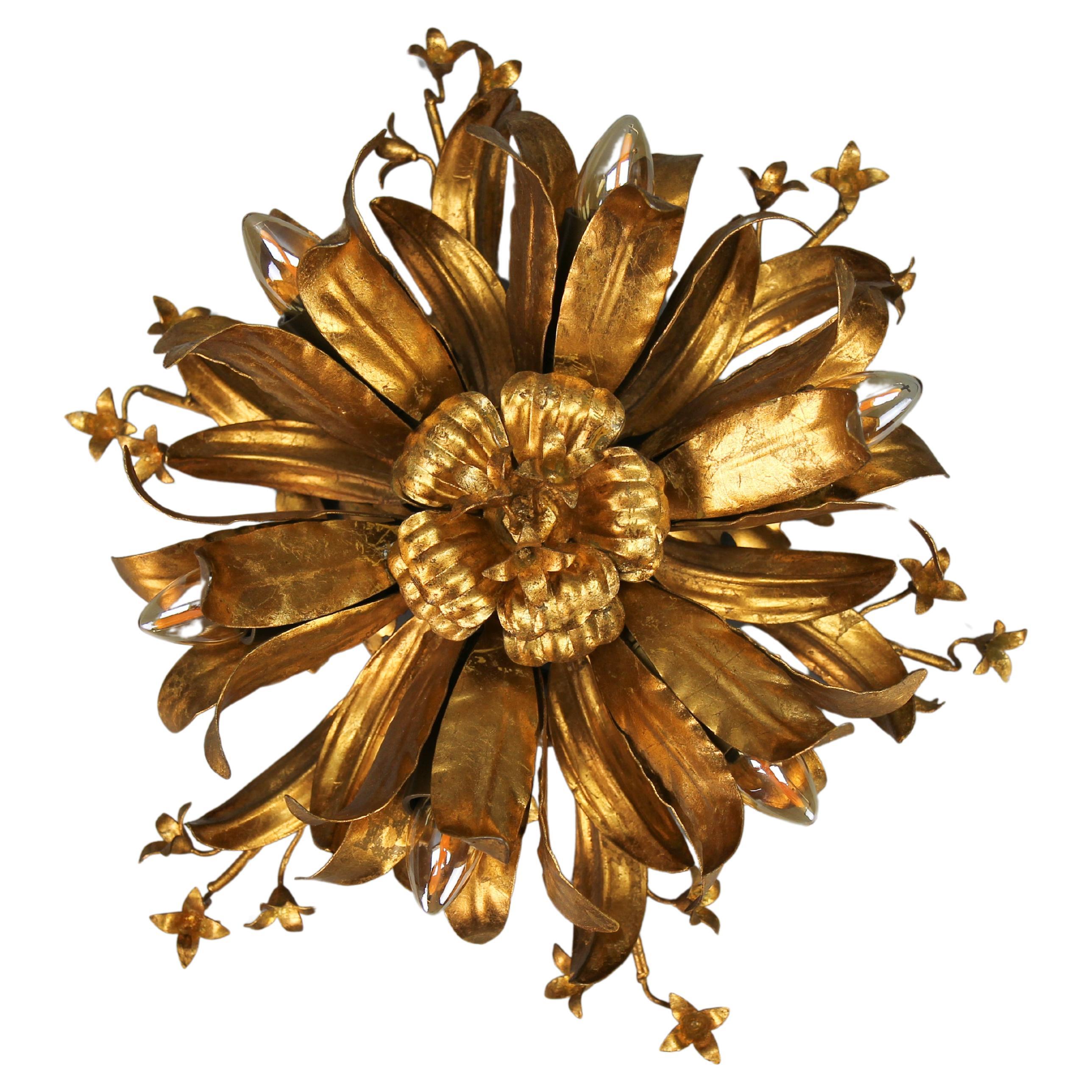 Lampe à six lumières en métal doré de style Hollywood Regency par Hans Kögl en vente