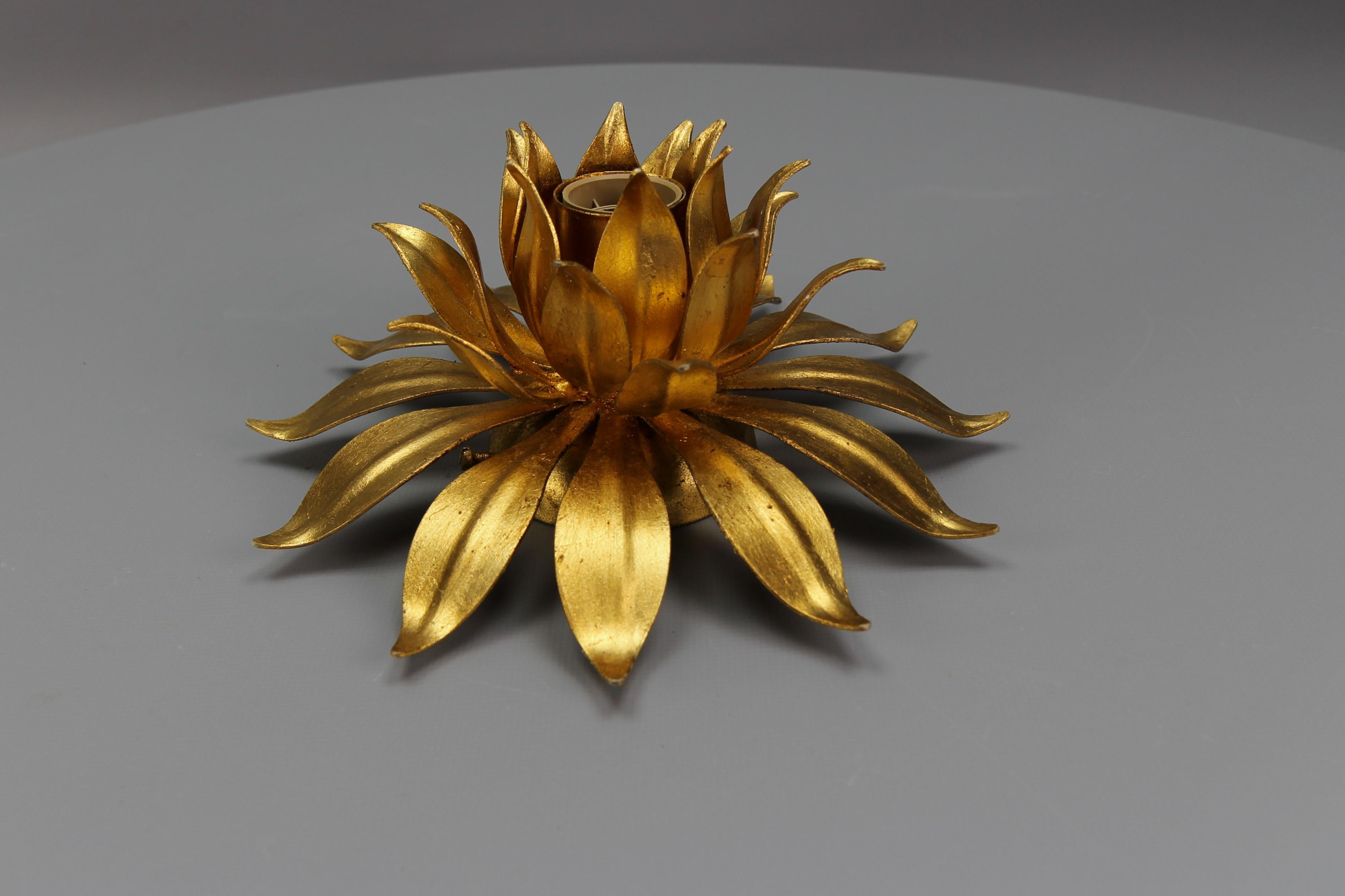 Hollywood Regency Style Gilt Metal Flower Shaped Flush Mount or Wall Light For Sale 5