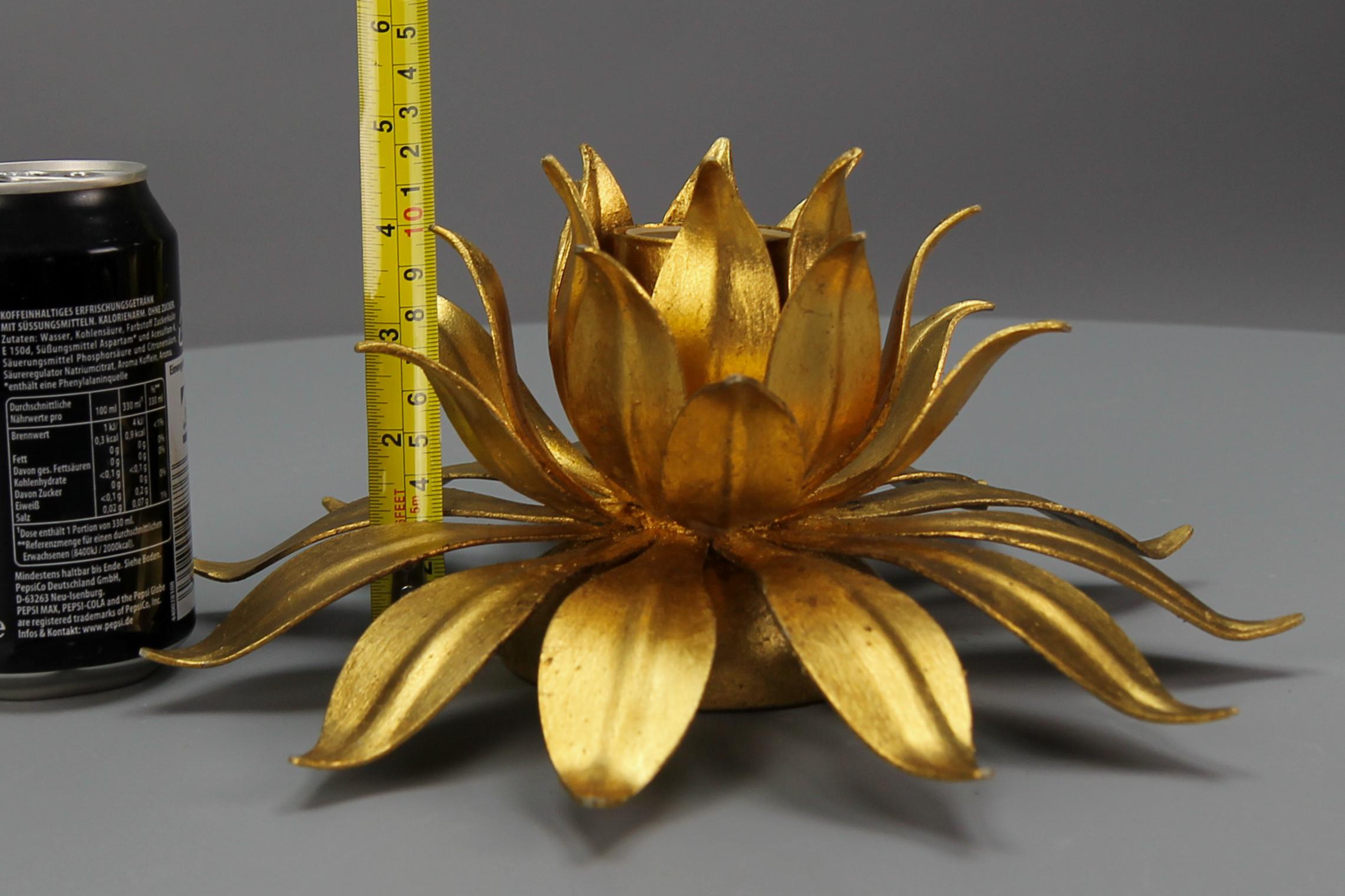Hollywood Regency Style Gilt Metal Flower Shaped Flush Mount or Wall Light For Sale 11