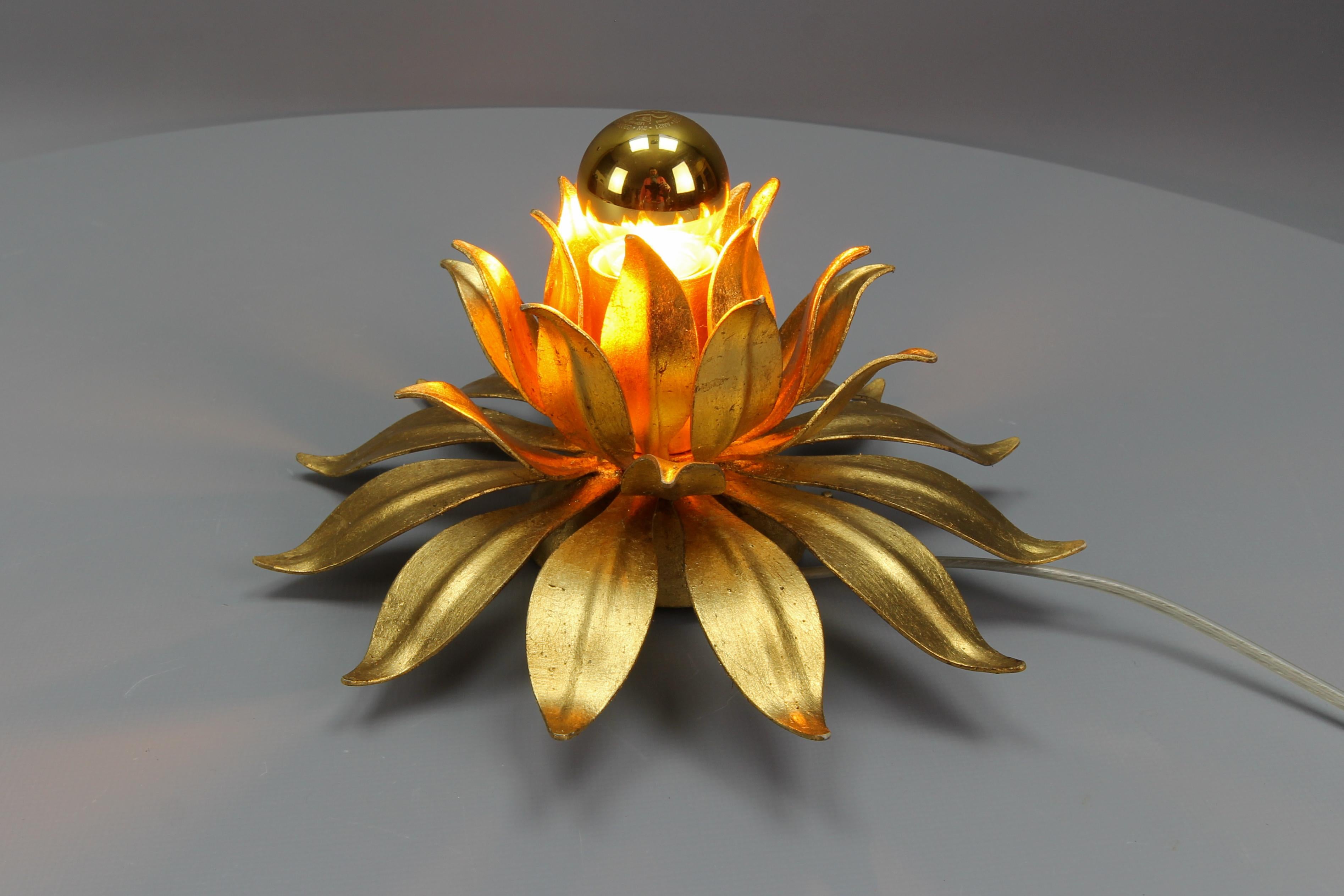 Hollywood Regency Style Gilt Metal Flower Shaped Flush Mount or Wall Light For Sale 1