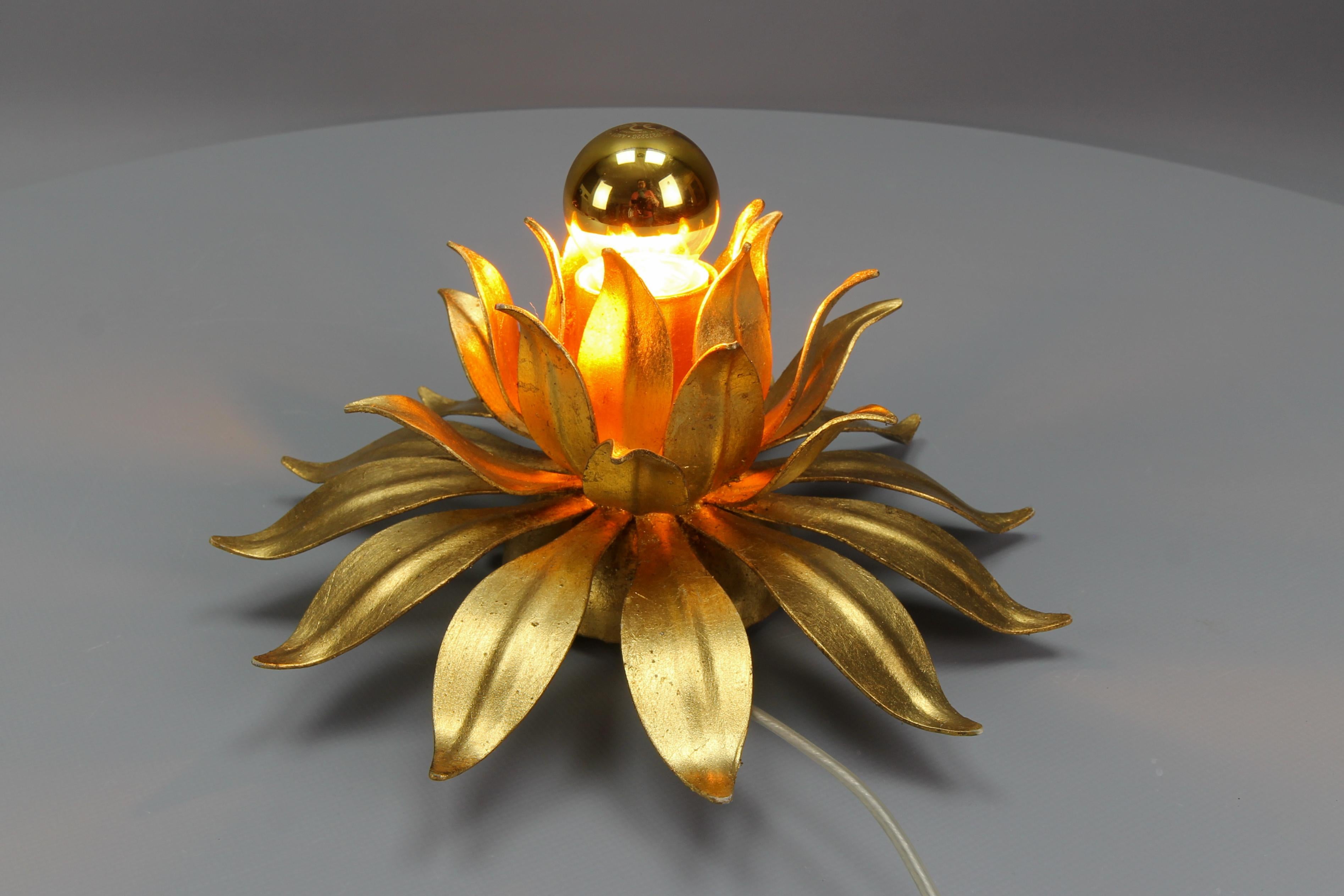 Hollywood Regency Style Gilt Metal Flower Shaped Flush Mount or Wall Light For Sale 2