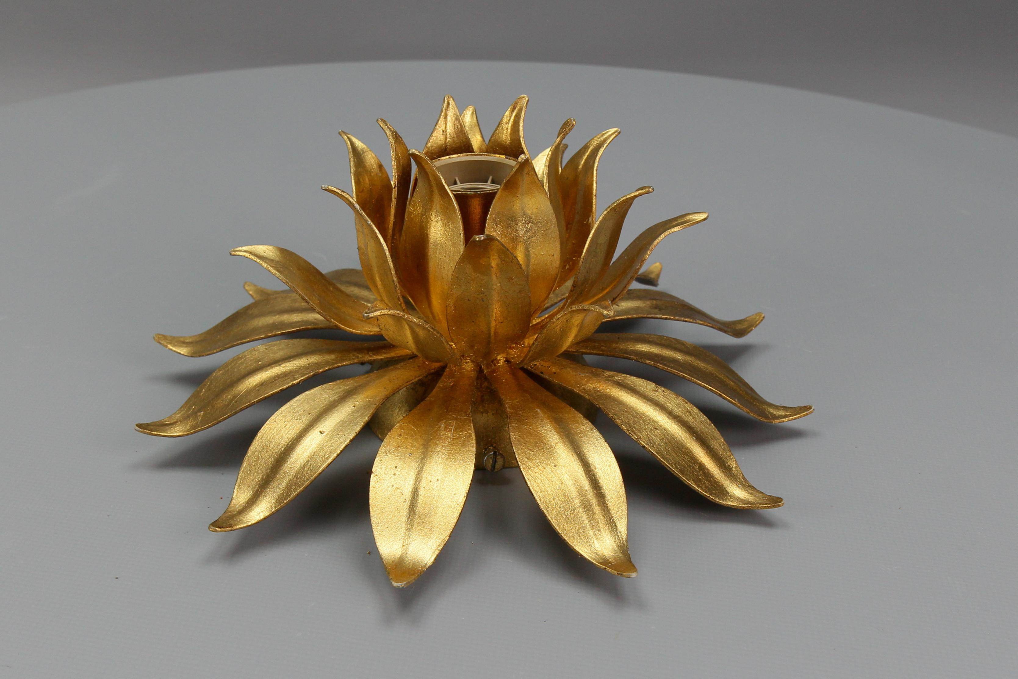 Hollywood Regency Style Gilt Metal Flower Shaped Flush Mount or Wall Light For Sale 3