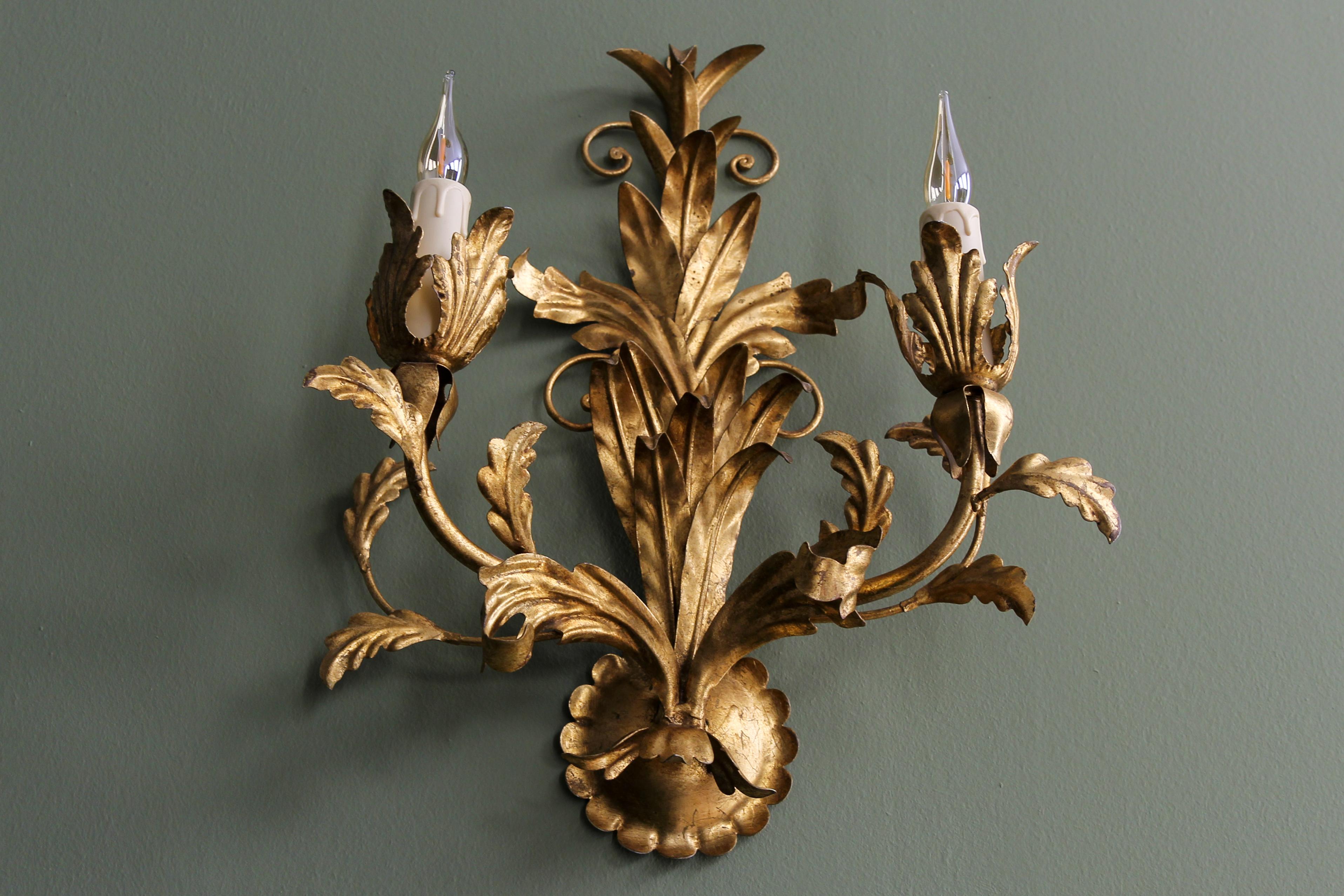 Hollywood Regency Style Gilt Metal Two-Light Sconce, ca. 1970s In Good Condition For Sale In Barntrup, DE