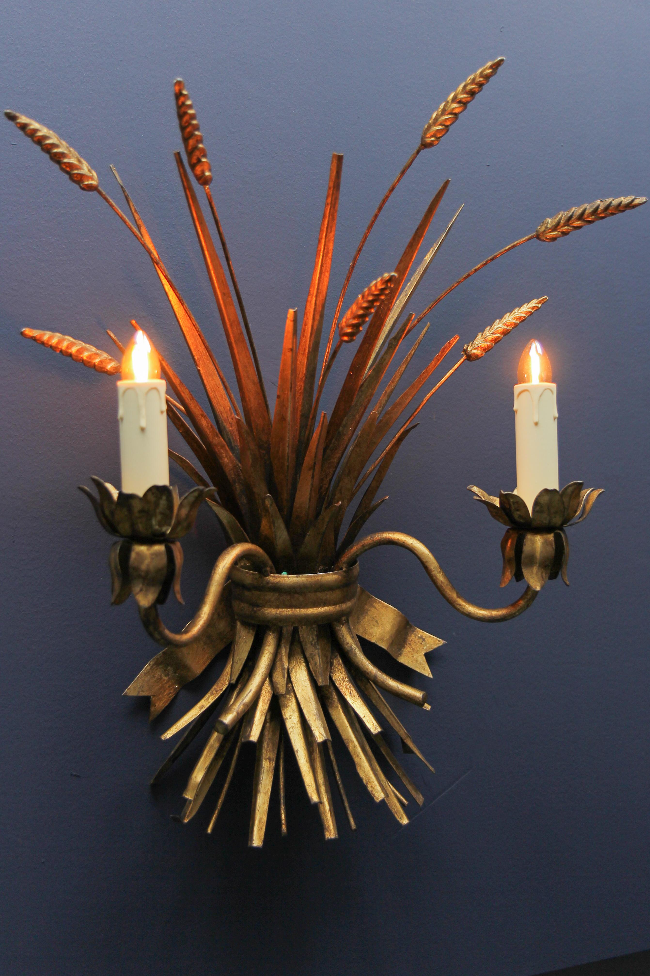 Wandleuchter aus vergoldetem Metall mit Weizengarbe im Hollywood-Regency-Stil, 1960er Jahre (Hollywood Regency) im Angebot