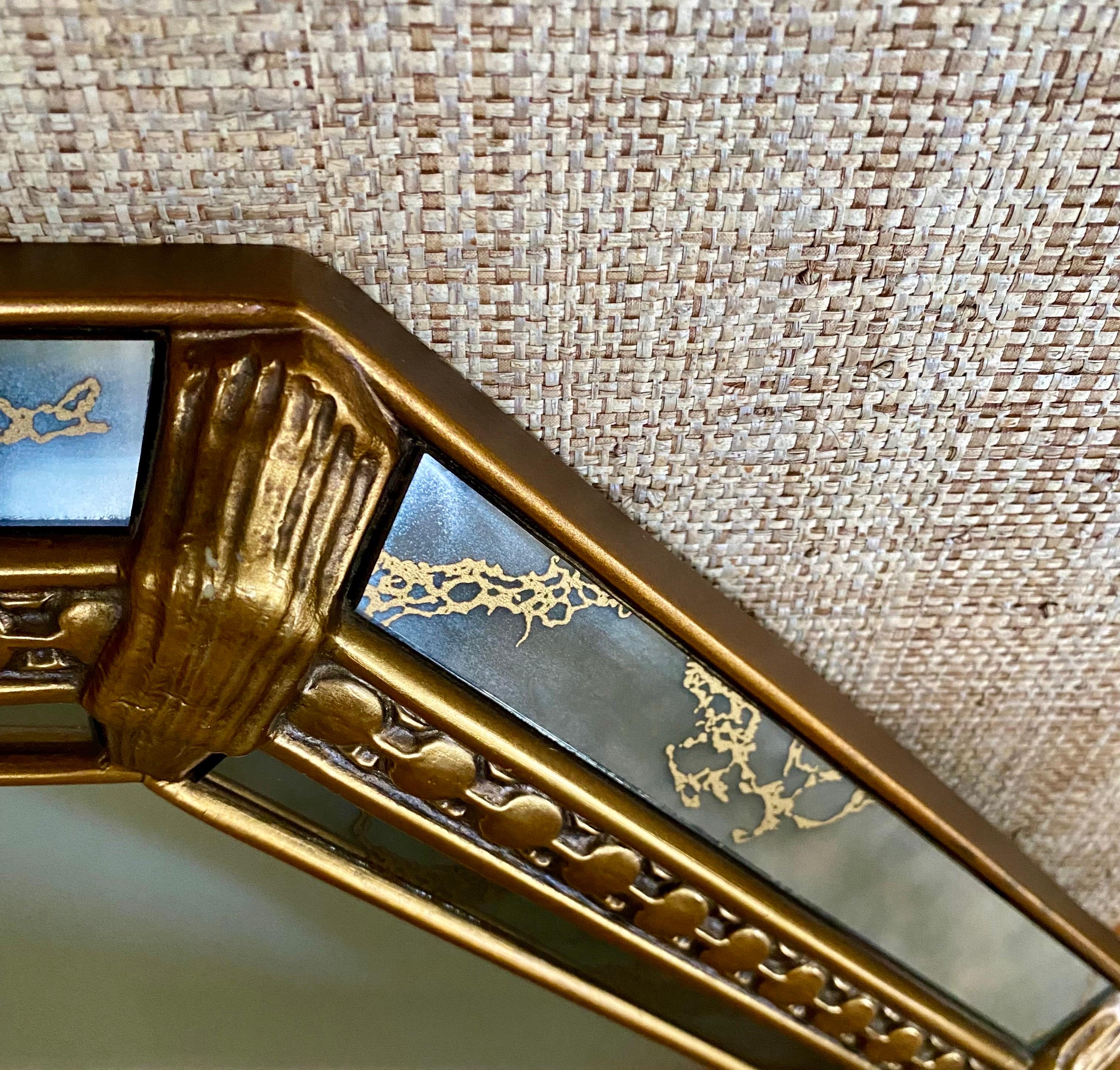 Hollywood-Regency-Stil, vergoldeter achteckiger Wandspiegel mit facettierter Platte  im Zustand „Gut“ im Angebot in Lambertville, NJ