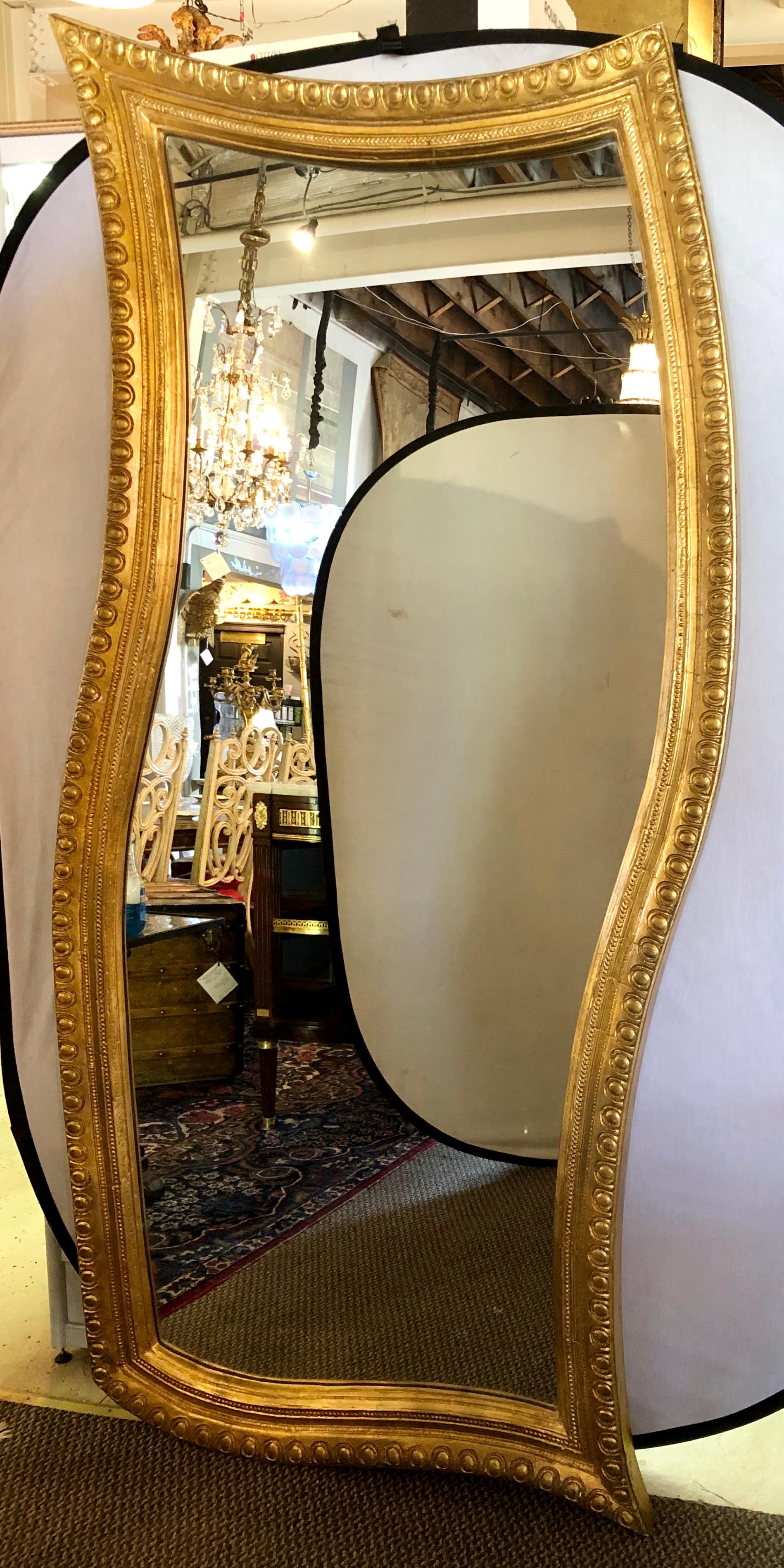 Hollywood Regency style giltwood carved standing floor or wall mirror. This finely carved and decorative mirror can hang vertically or horizontally.
ELS.