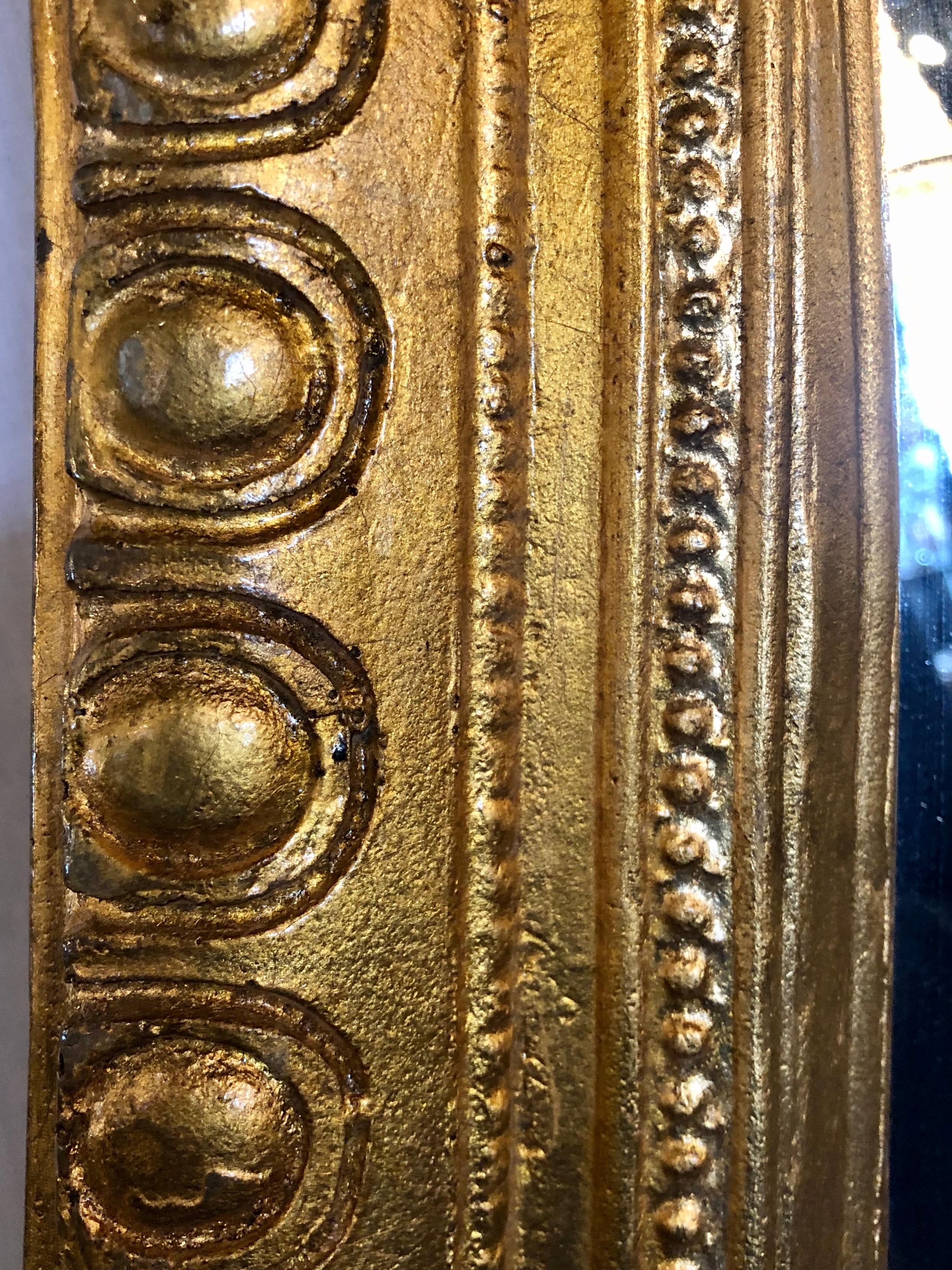 Hollywood Regency Style Giltwood Carved Standing Floor or Wall Mirror In Good Condition In Manhasset, NY