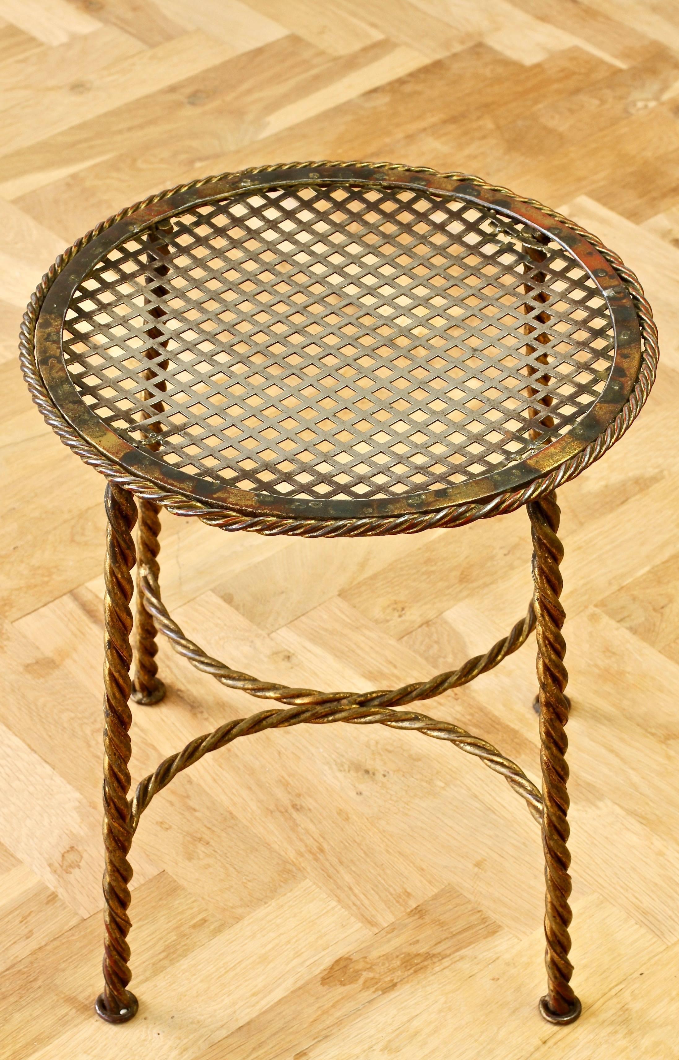 Hollywood Regency Style Gilt Wrought Iron Rope and Tassel Bench or Vanity Stool In Fair Condition In Landau an der Isar, Bayern