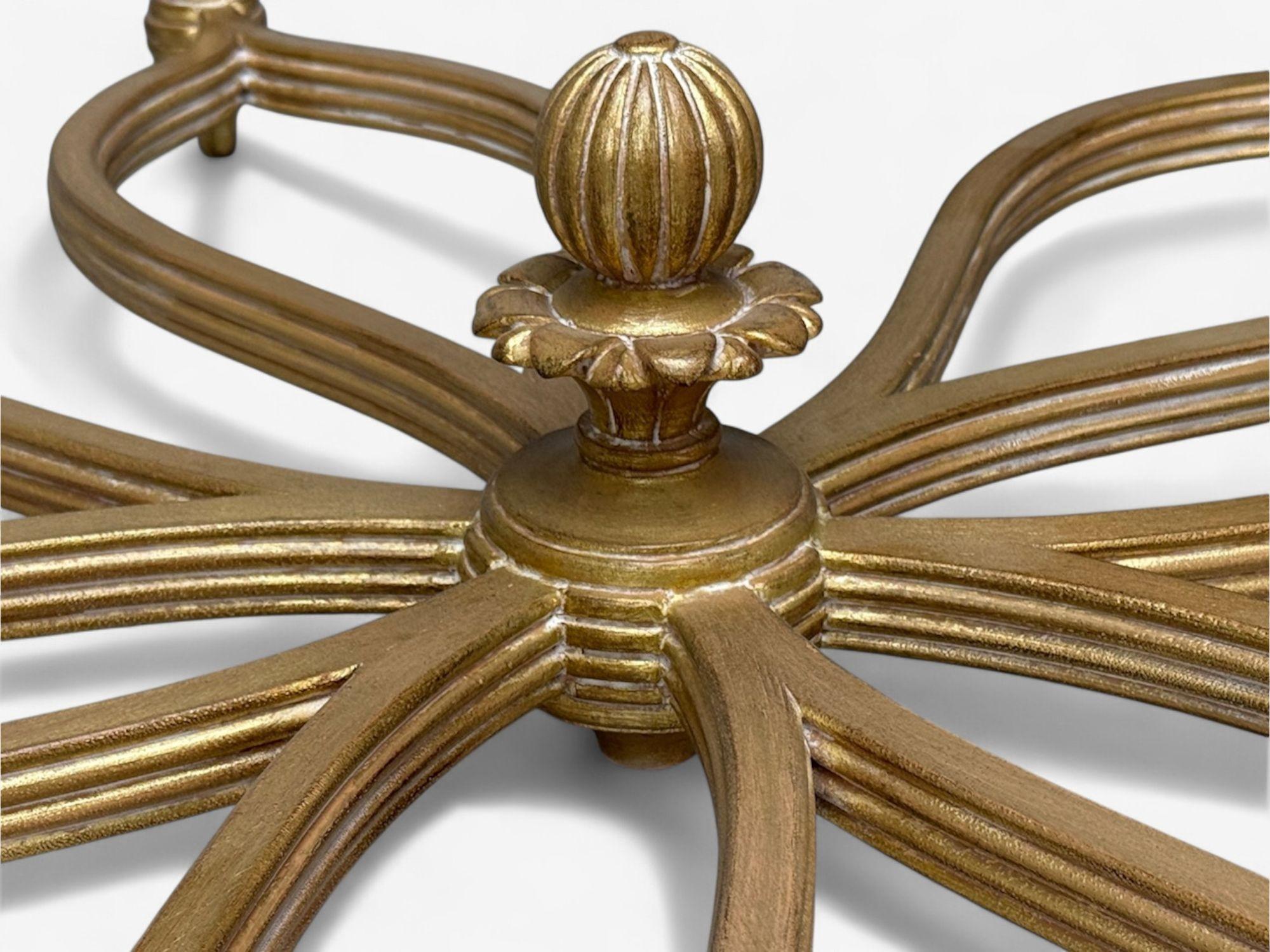 Estilo Hollywood Regency, madera dorada, cristal, mesa de centro monumental, Italia, años 2000 siglo XX en venta