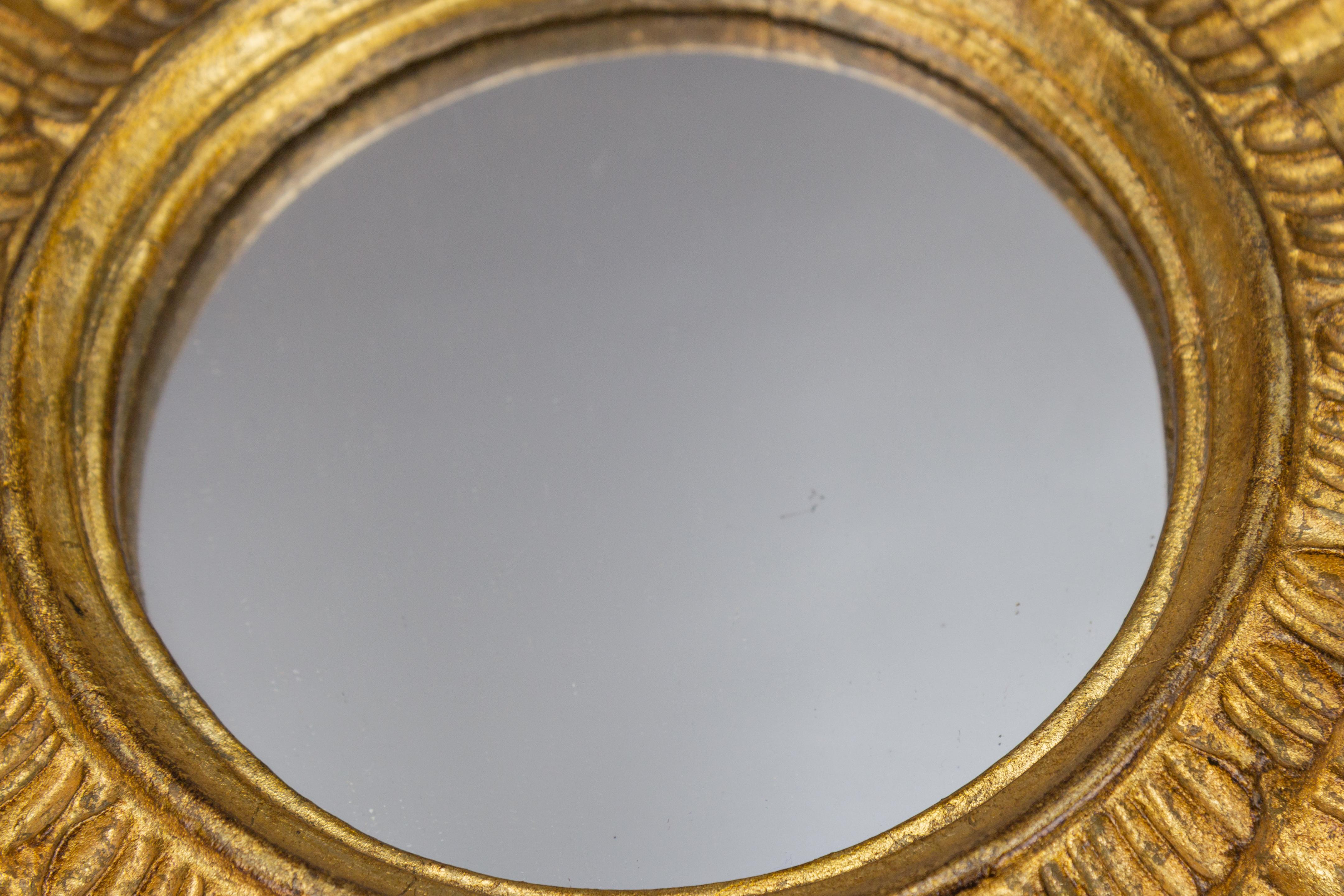 Gilt Lindenwood sunburst or sun wall mirror, Germany, the 1950s.
A beautiful Hollywood Regency-style wall mirror with a gold-plated linden wood round sun or sunburst-shaped frame.
Dimensions: height: 4 cm / 1.57 in; diameter: 44 cm / 17.32 in.
In