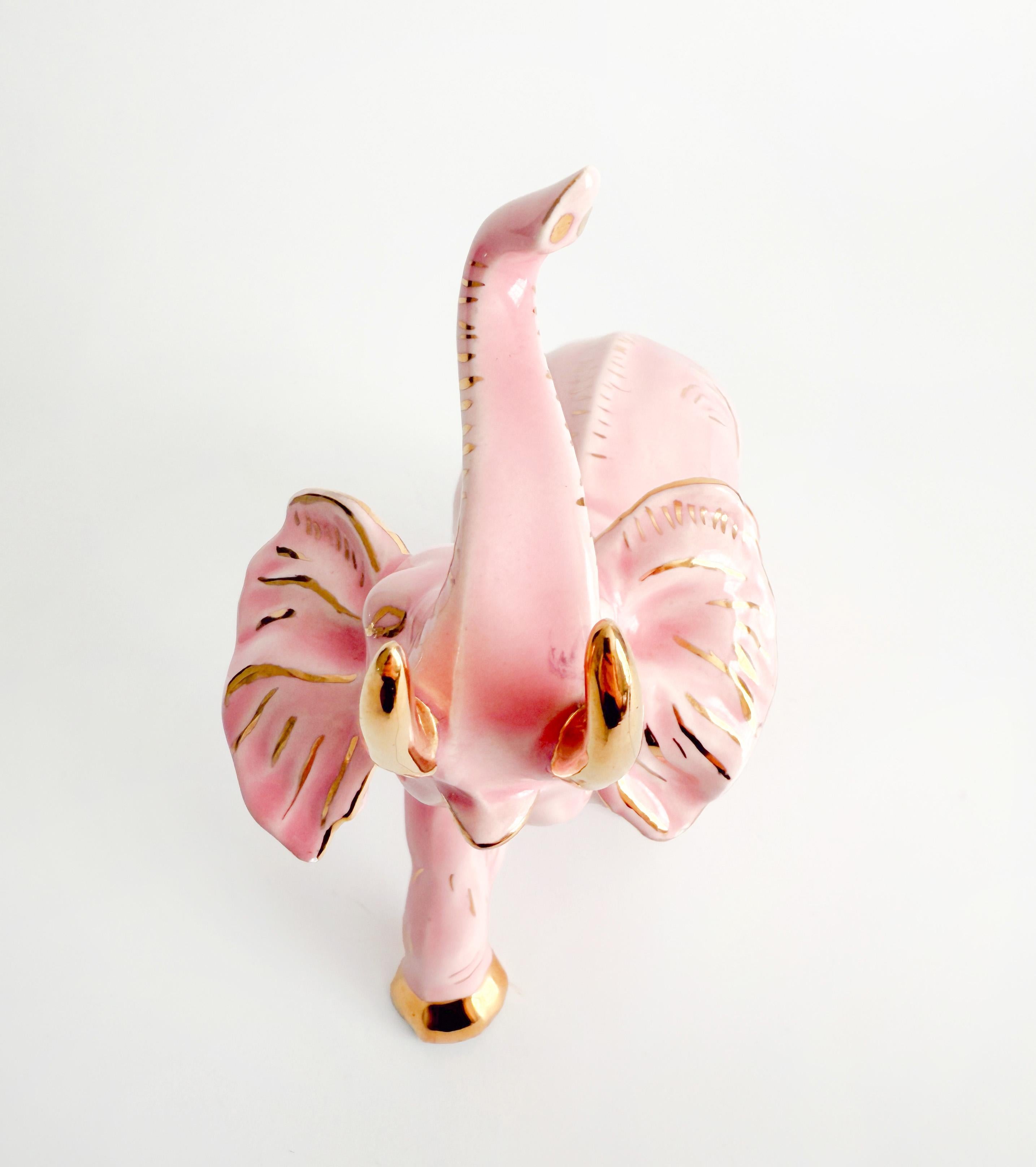 Figurina di elefante in stile Hollywood Regency in oro e rosa lucido in vendita 2
