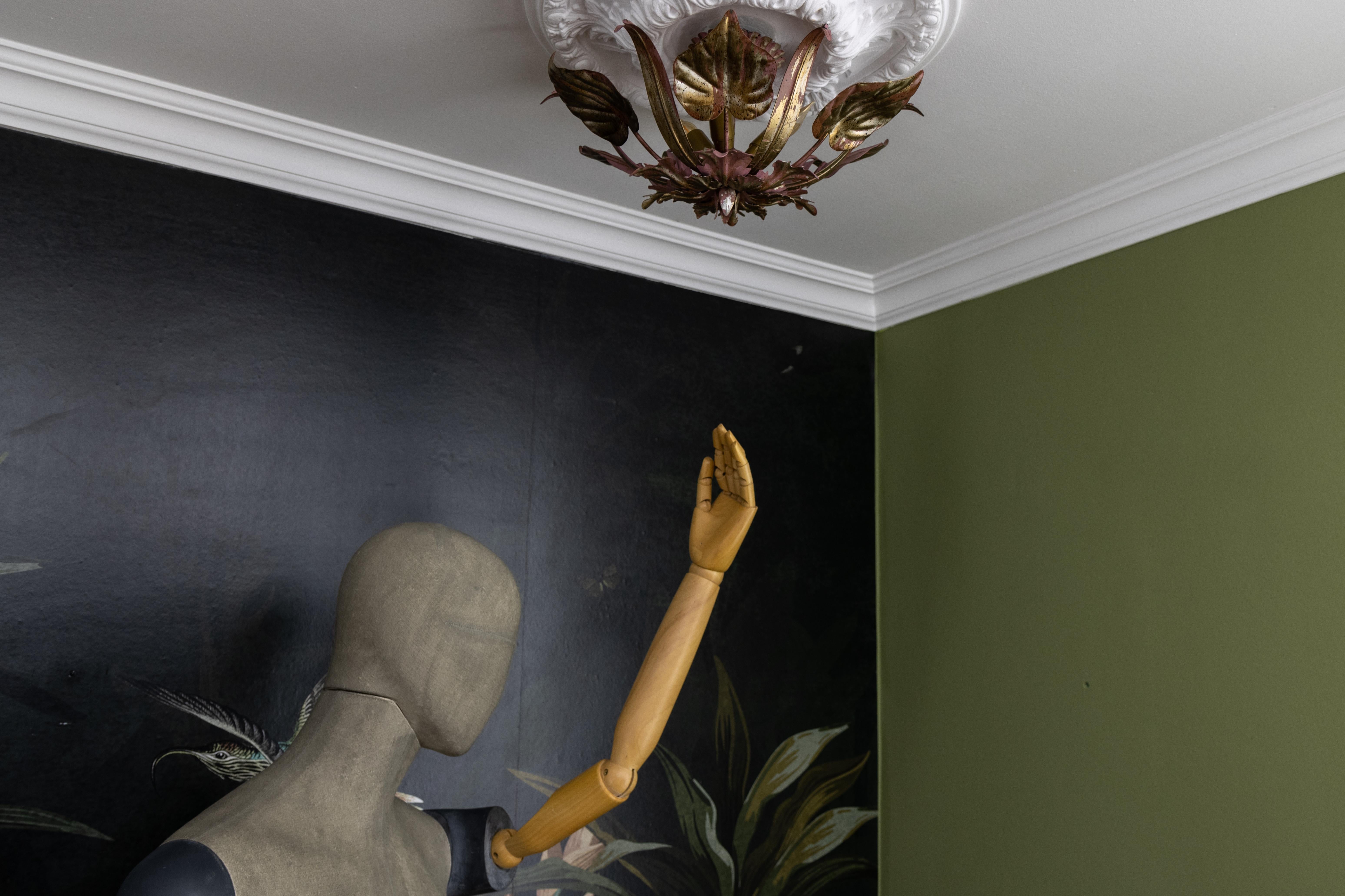 Lámpara de Techo de Tres Luces de Hoja de Metal Dorado y Violeta Estilo Hollywood Regency en venta 6