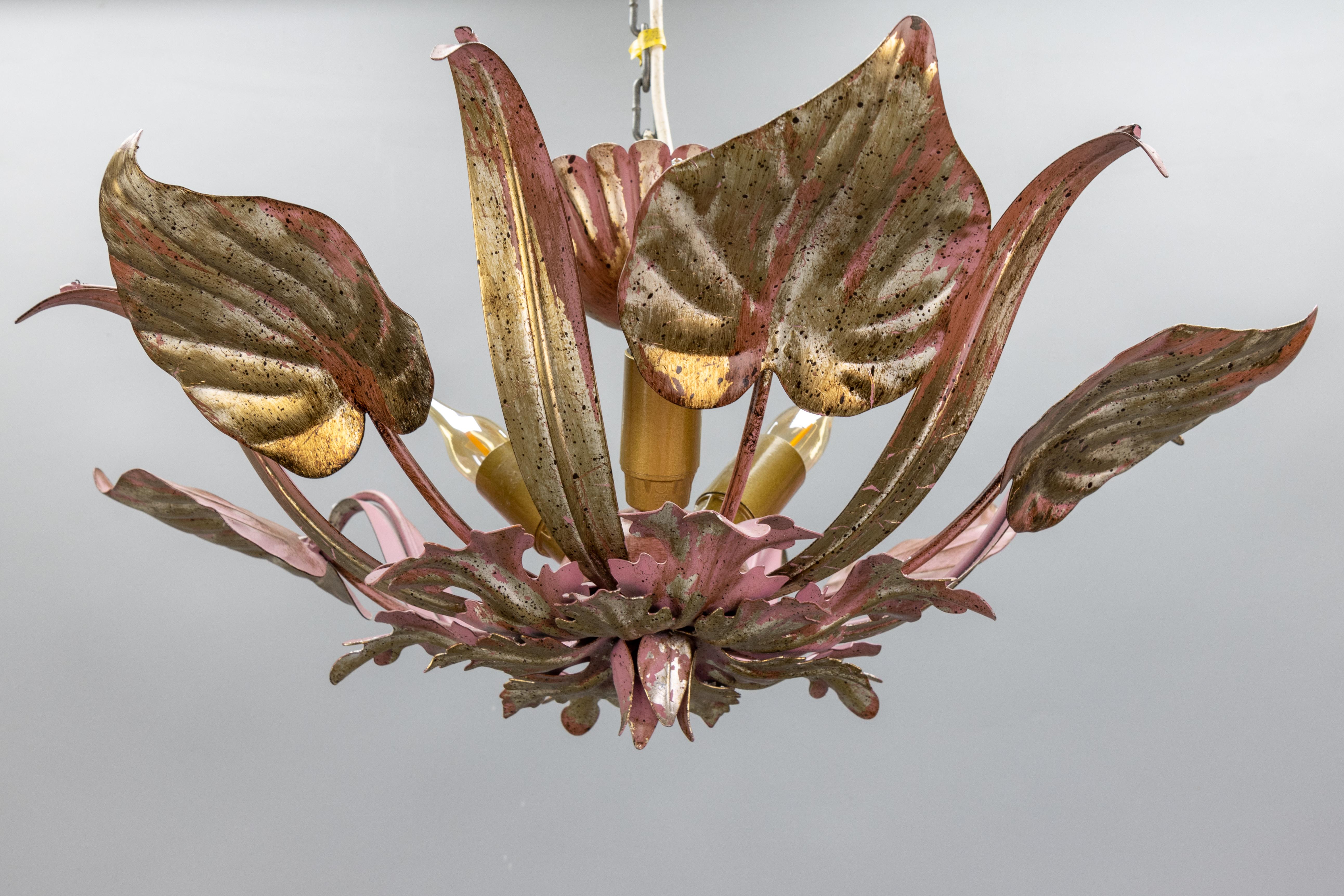 Lámpara de Techo de Tres Luces de Hoja de Metal Dorado y Violeta Estilo Hollywood Regency en venta 8