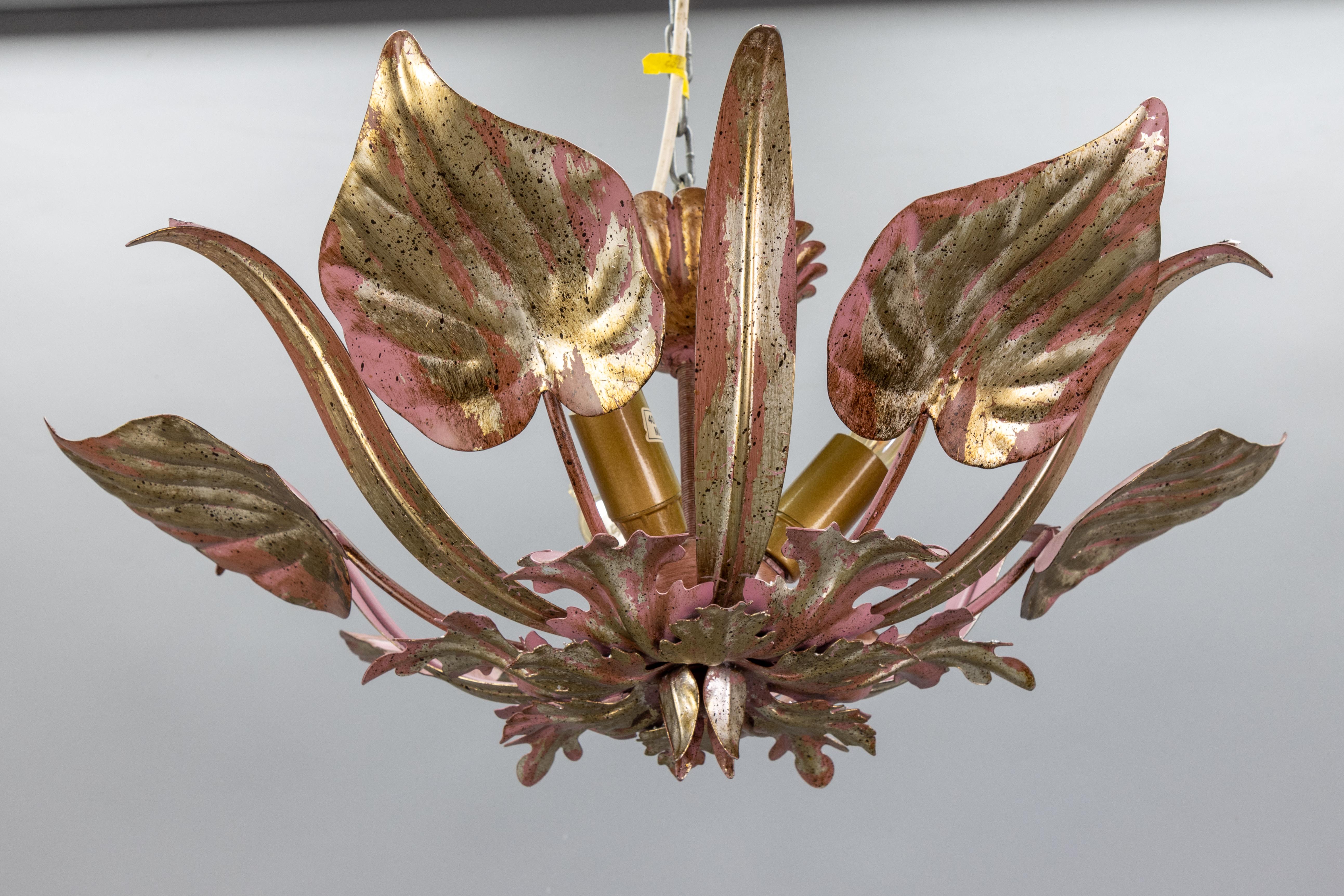 Lámpara de Techo de Tres Luces de Hoja de Metal Dorado y Violeta Estilo Hollywood Regency en venta 11