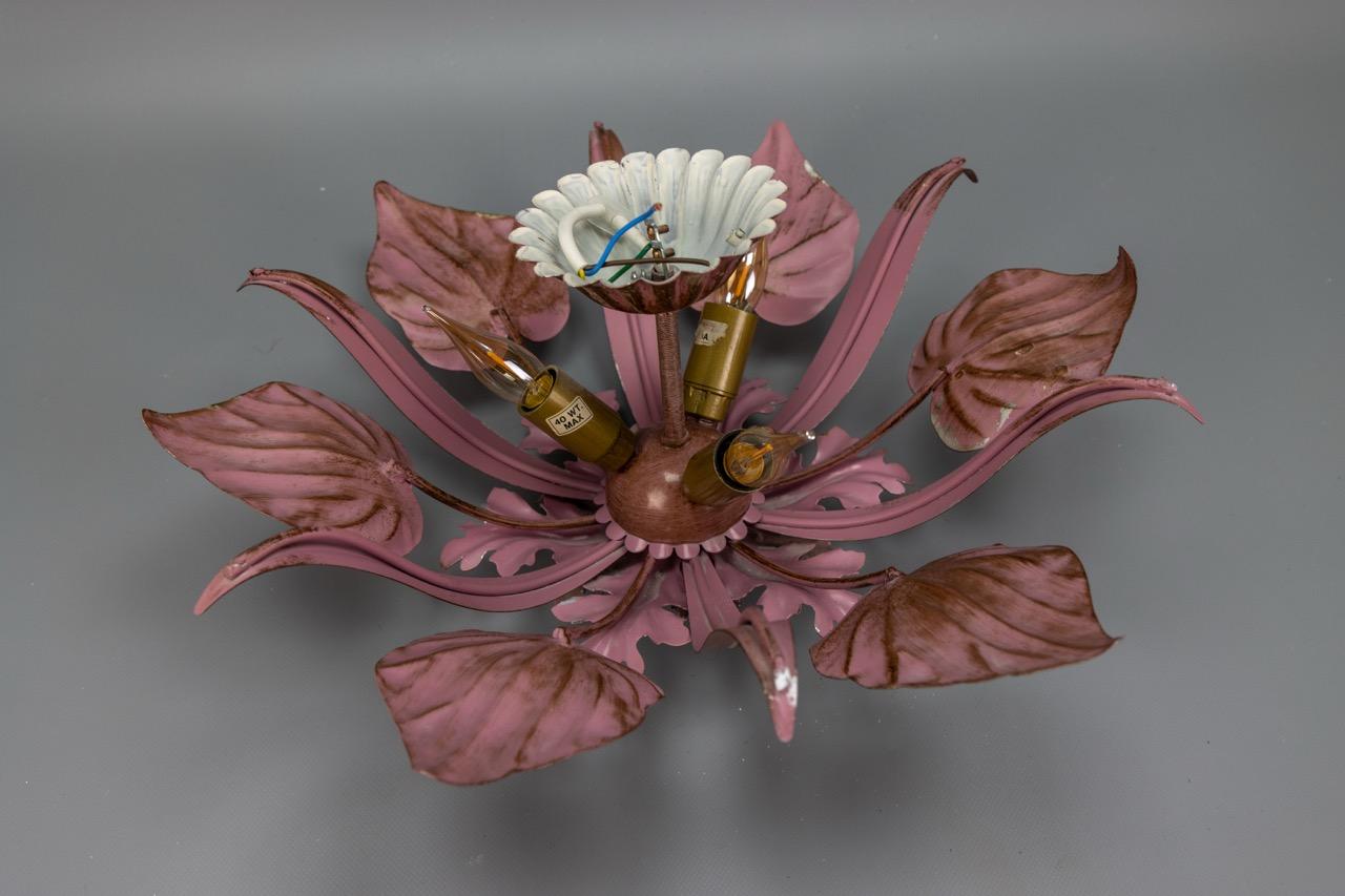 Lámpara de Techo de Tres Luces de Hoja de Metal Dorado y Violeta Estilo Hollywood Regency en venta 12