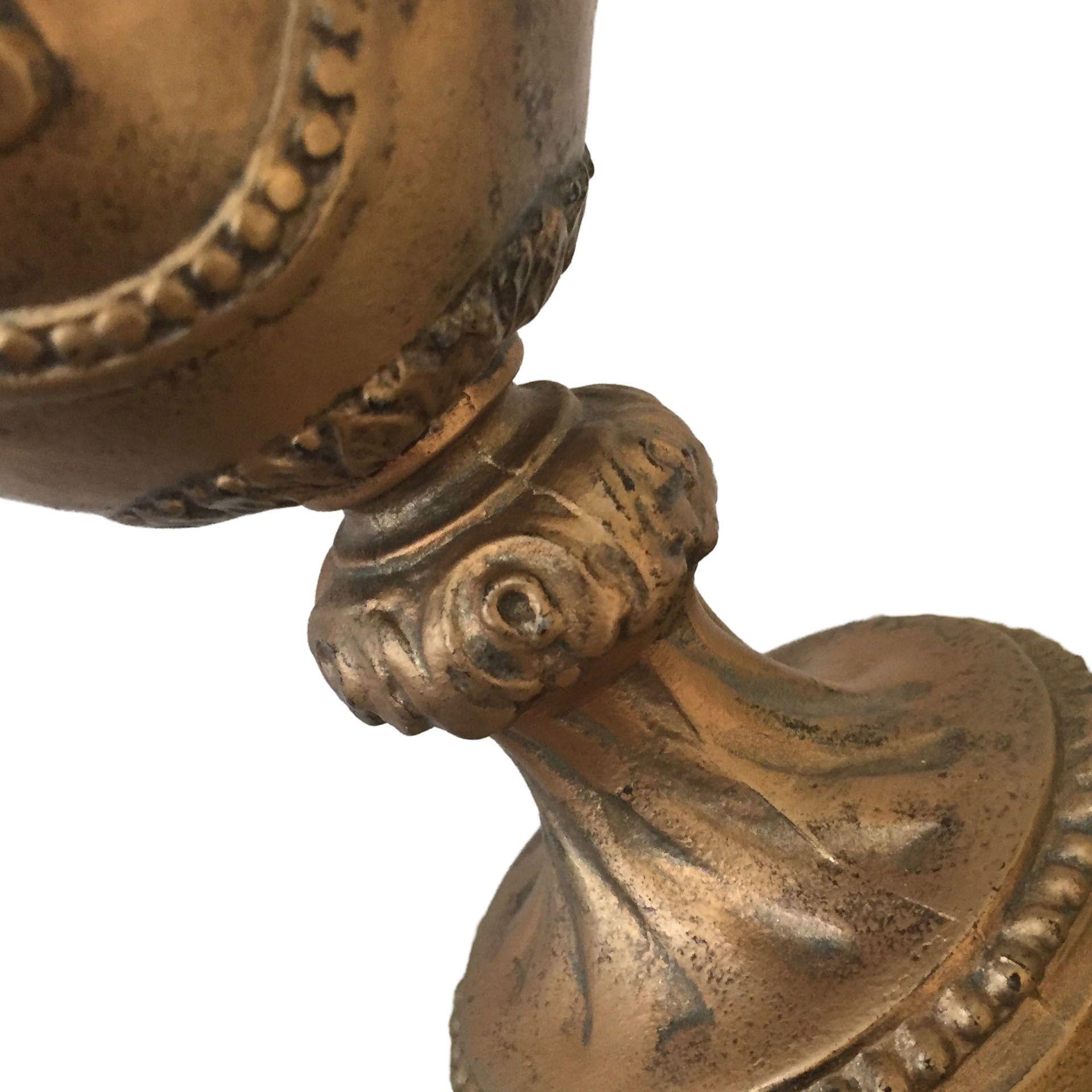Hollywood Regency Style Goldtone Spelter Urn Tischlampe auf Marmorsockel im Zustand „Gut“ im Angebot in Van Nuys, CA