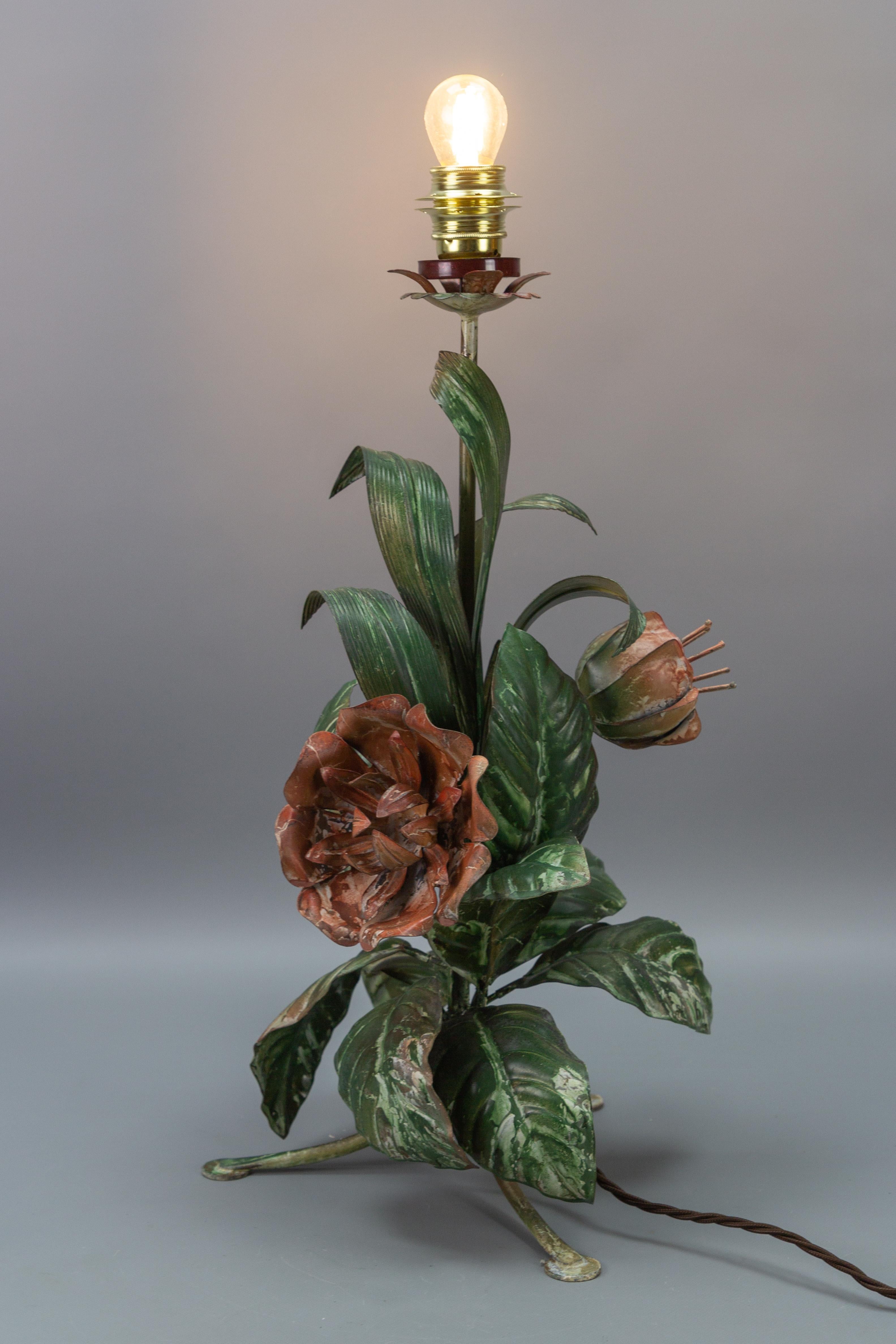 Hollywood Regency Style Green and Red Painted Toleware Flower Table Lamp For Sale 3