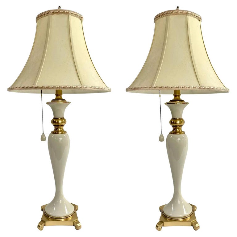 Style Hollywood Regency Paire de lampes de table Lenox en porcelaine