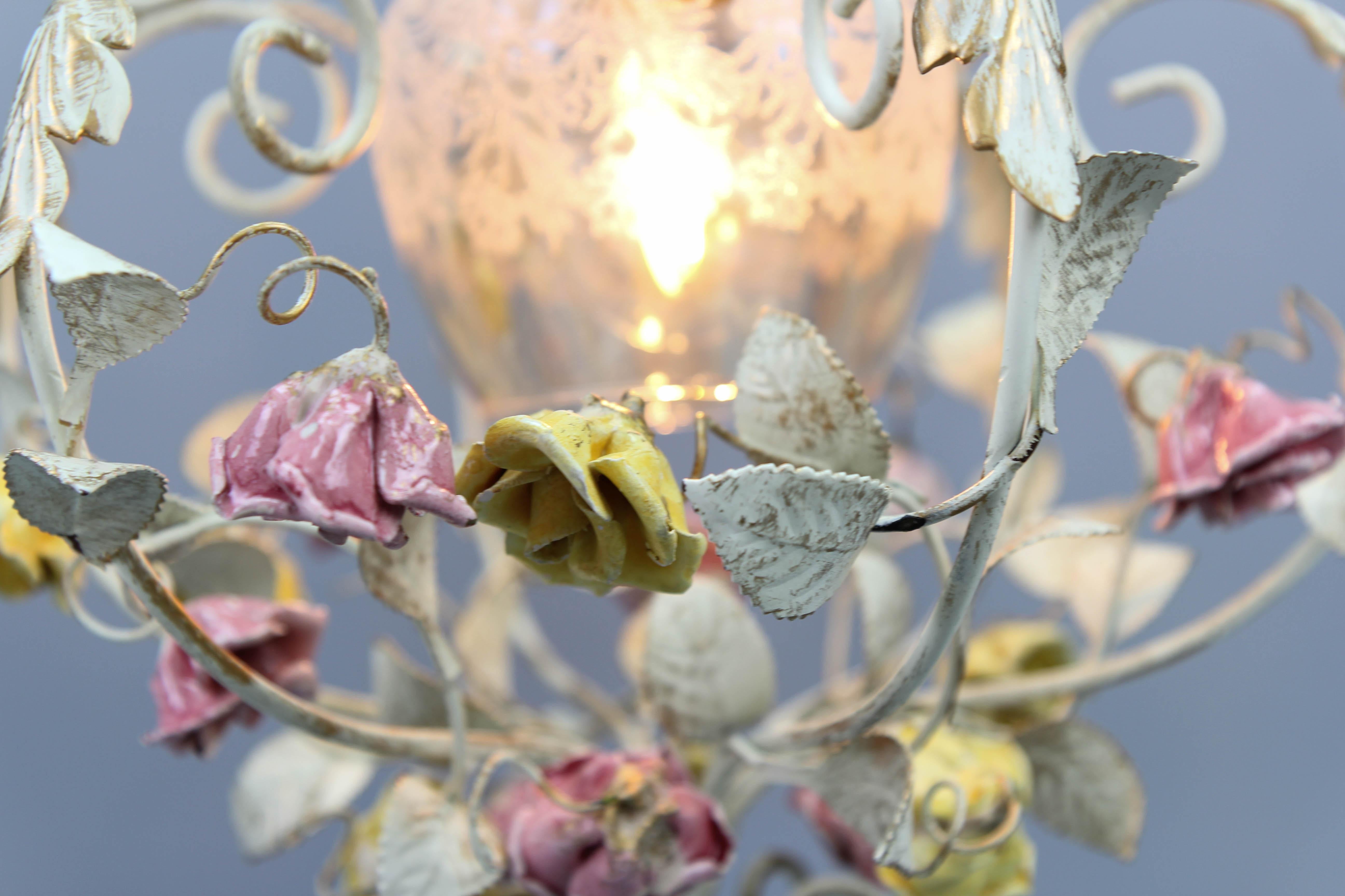 Hollywood Regency Style Metal and Glass Chandelier with Porcelain Roses, 1970s For Sale 4