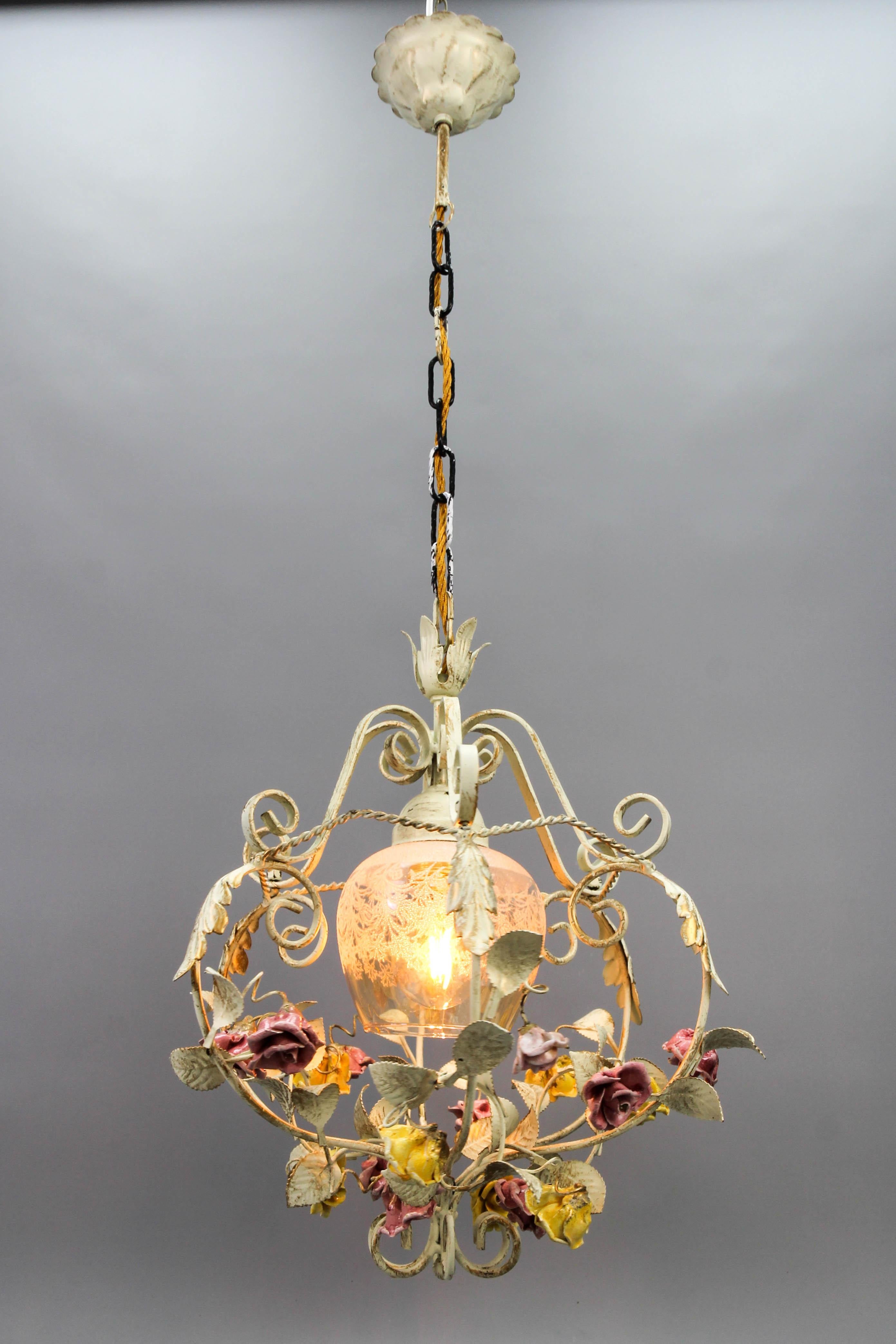 Hollywood Regency Style Metal and Glass Chandelier with Porcelain Roses, 1970s For Sale 1