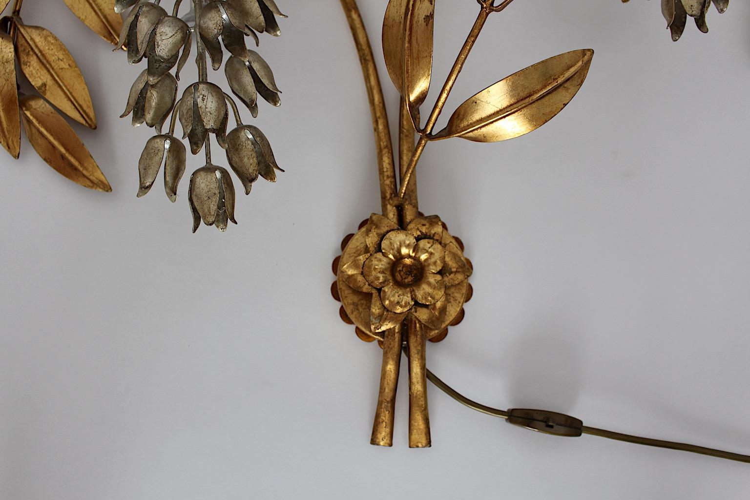 Hollywood Regency Style Metal Silver Gold Vintage Flower Wall Light Sconce 1970s For Sale 6