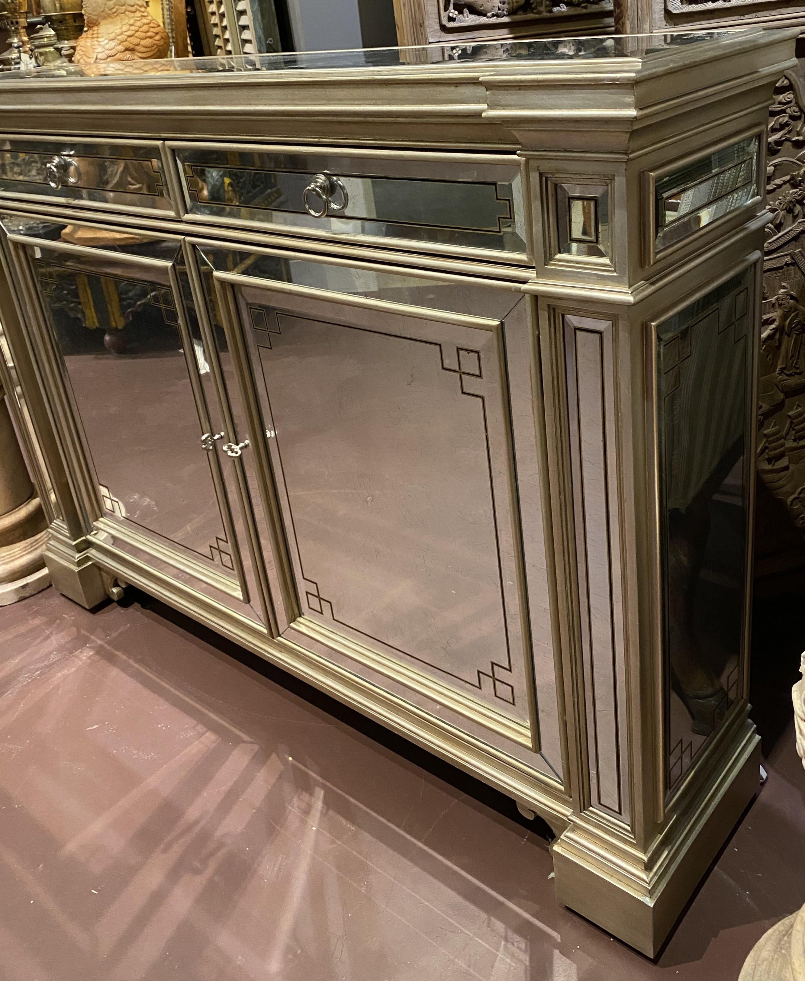 Vietnamita Armadio o console a specchio in stile Hollywood Regency in vendita