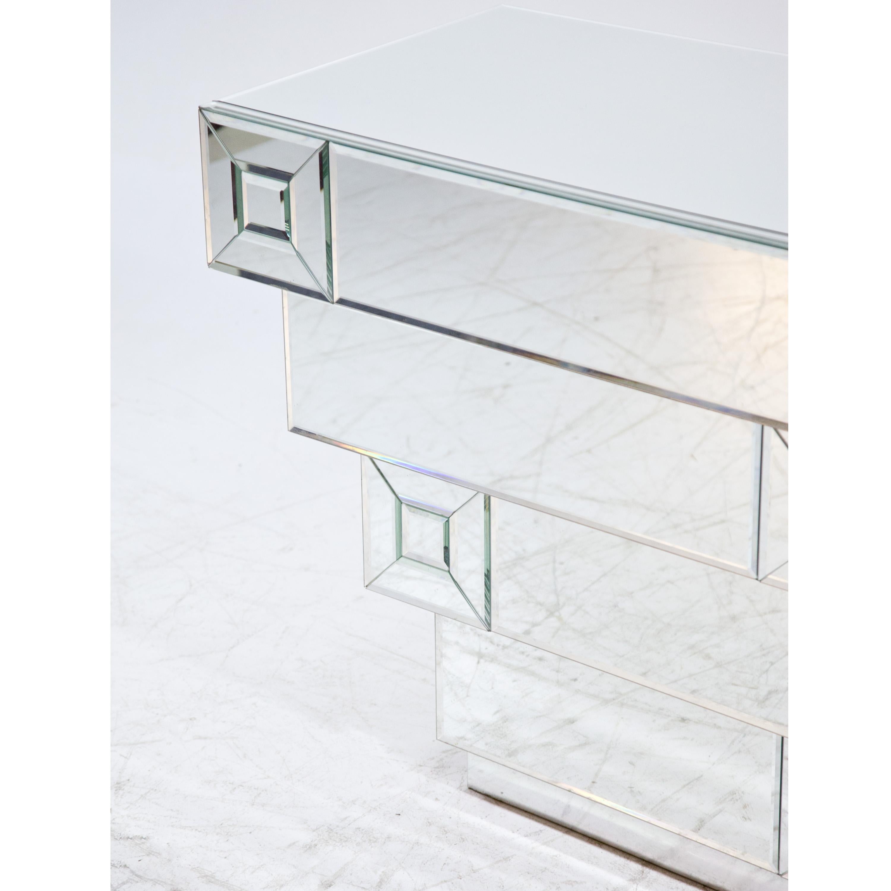 Hollywood Regency-style Mirrored Chest, Italy Late 20th Century For Sale 2