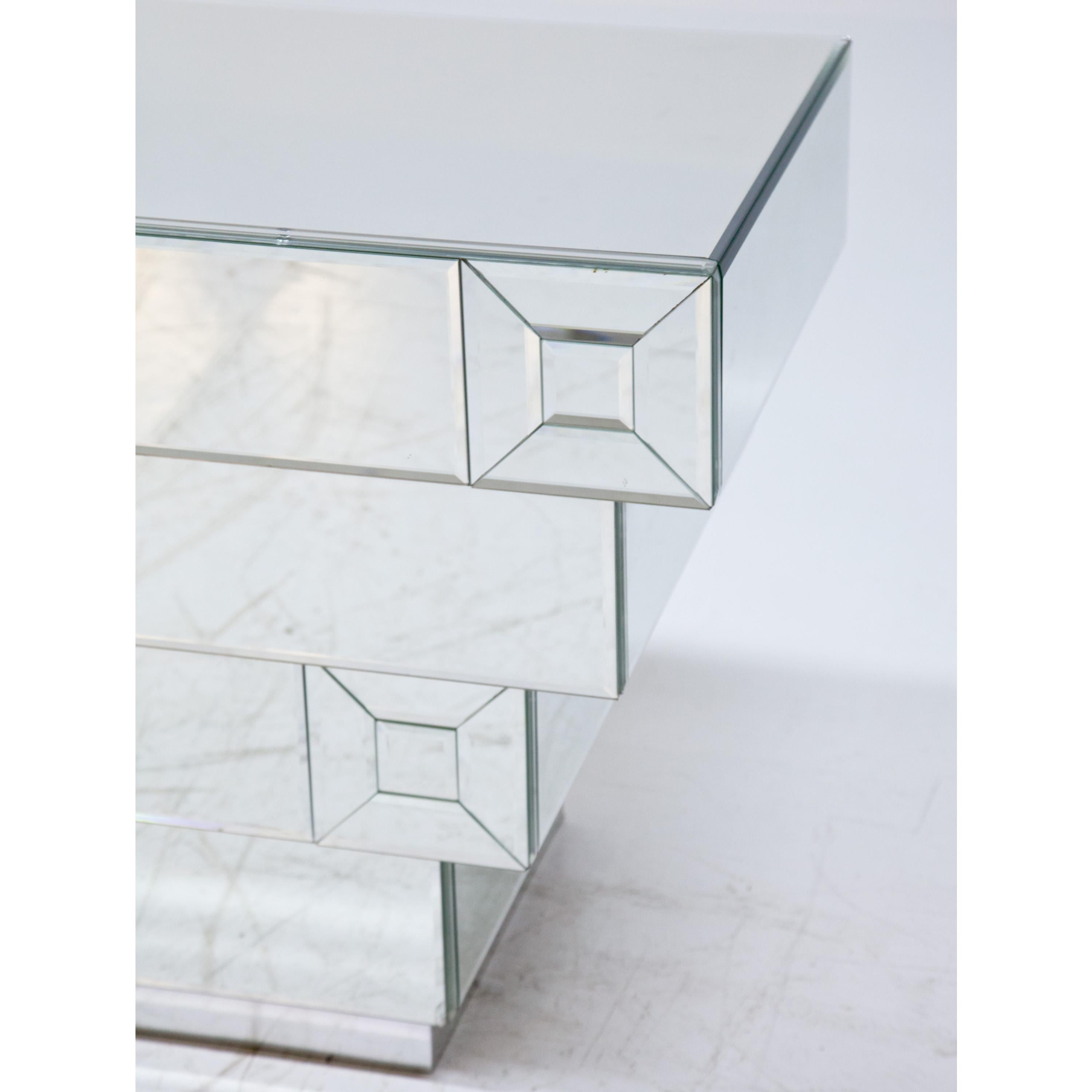 Hollywood Regency-style Mirrored Chest, Italy Late 20th Century For Sale 3