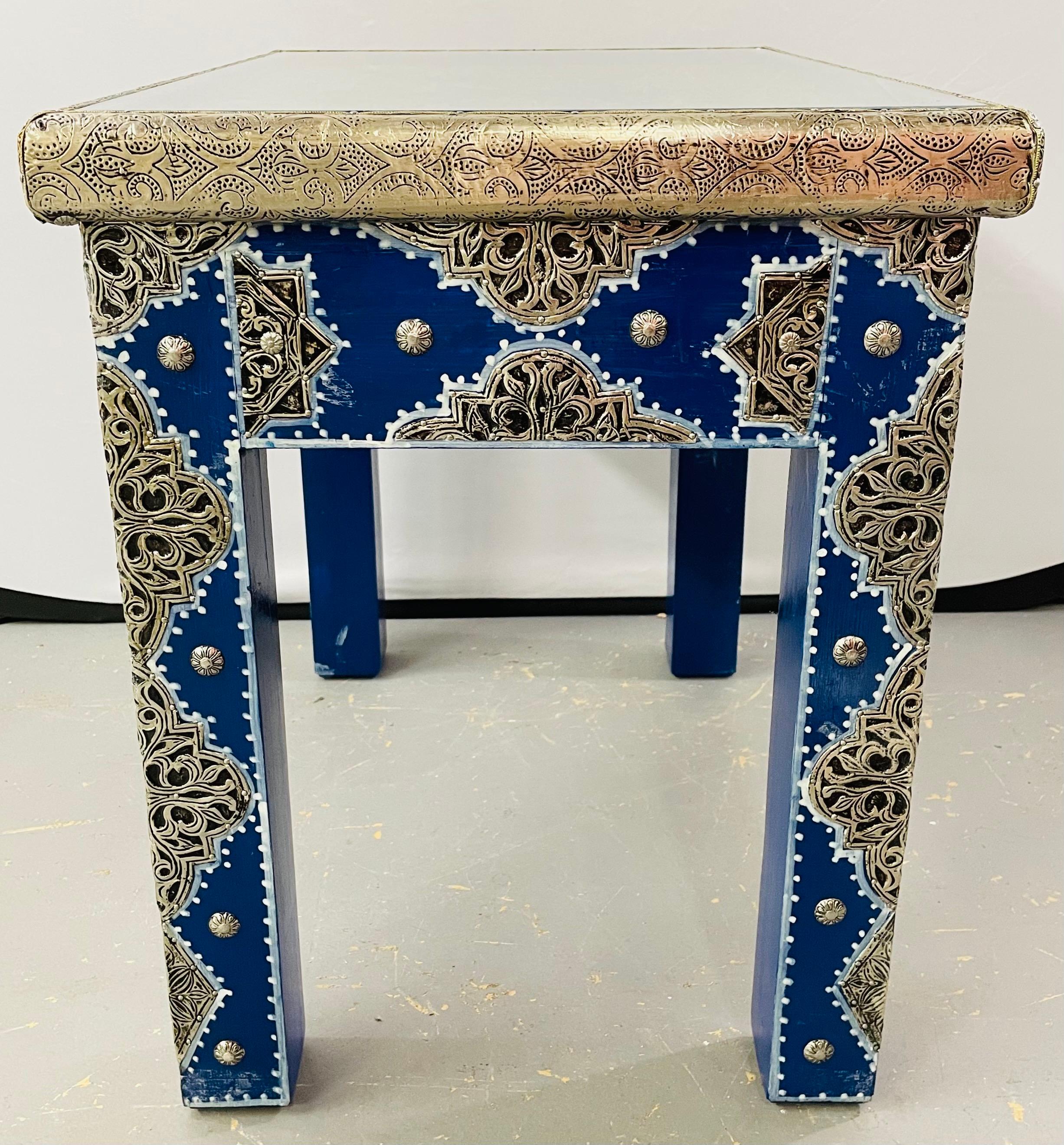 Hollywood Regency Style Moroccan Brass Blue Rectangular Side or End Table, Pair For Sale 9