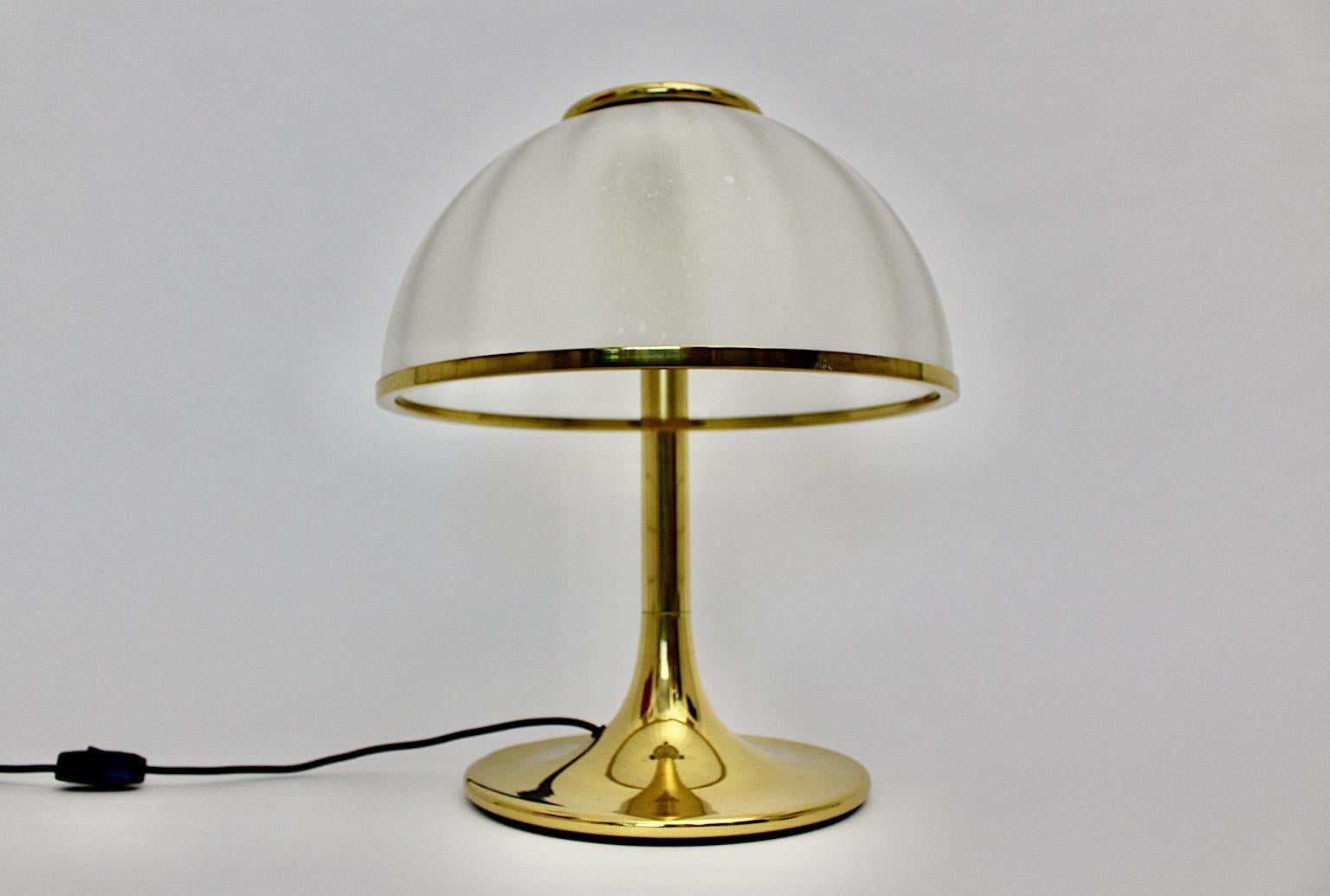 Hollywood Regency Style Mushroom Brass Glass Table Lamp 1970s Italy For Sale 4