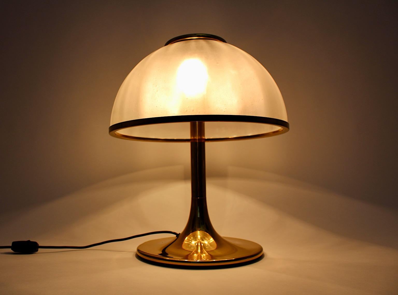 Italian Hollywood Regency Style Mushroom Brass Glass Table Lamp 1970s Italy For Sale